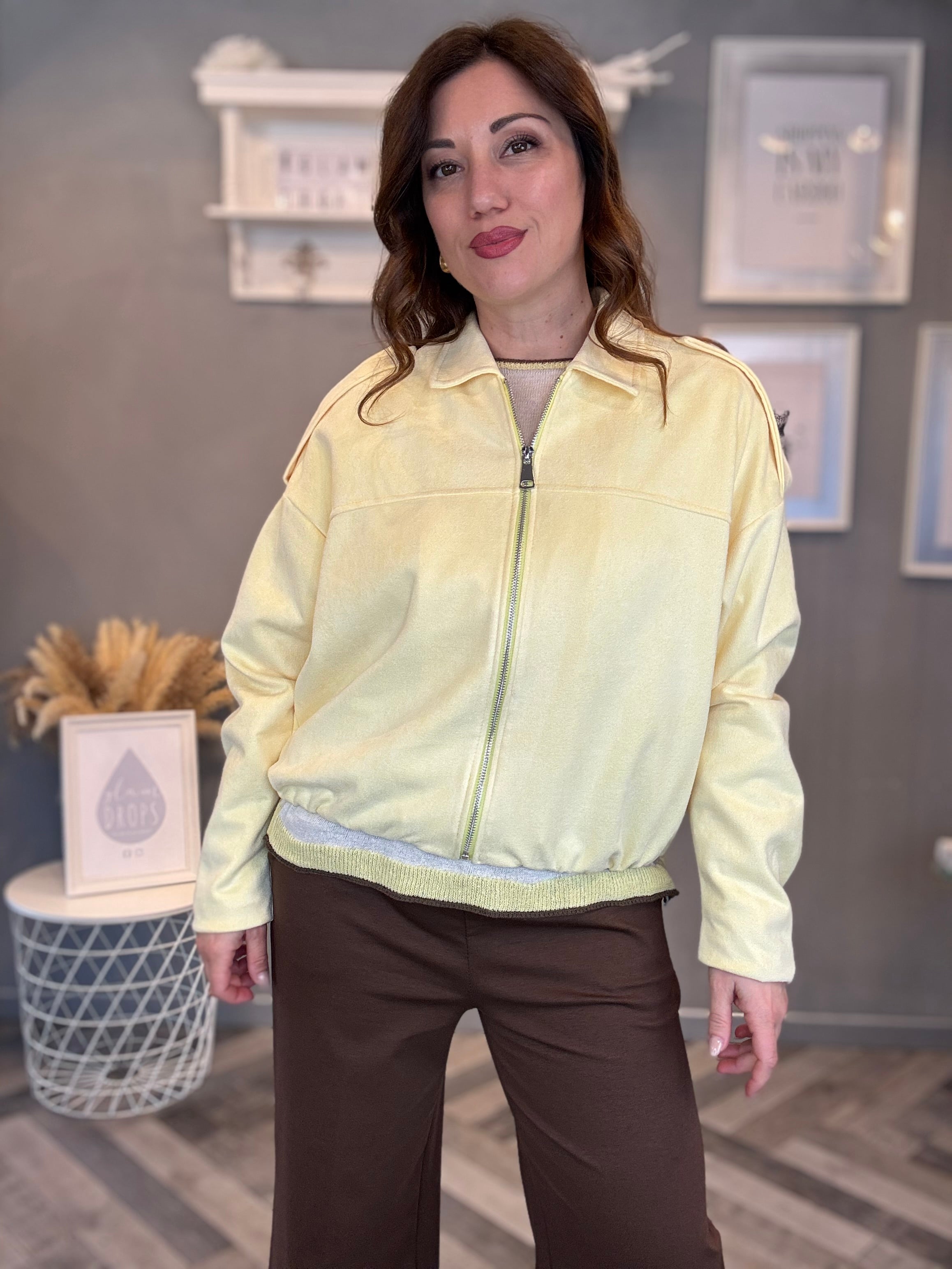 Bomber in eco suede giallo pastello