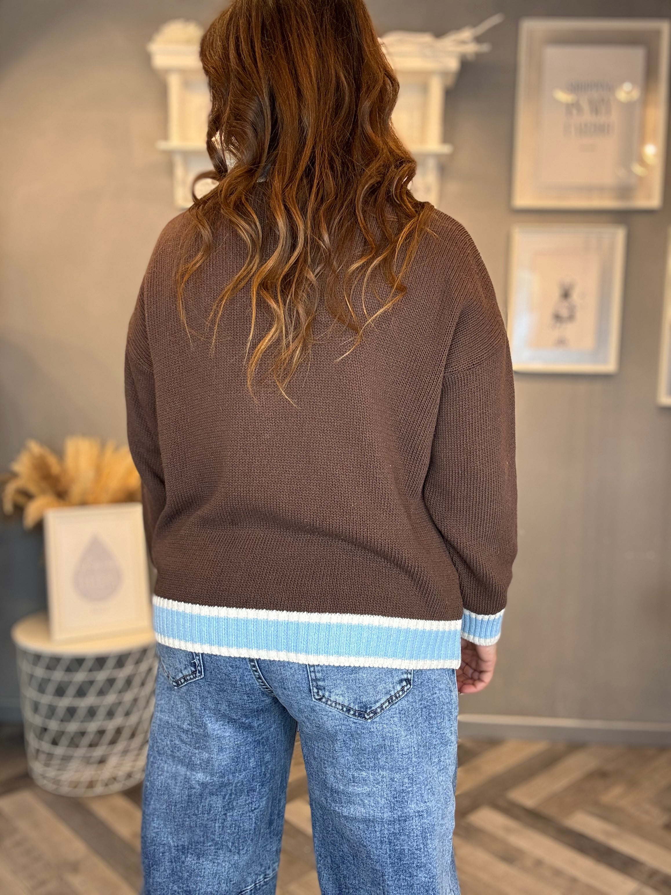 Cardigan cioccolato profili azzurri