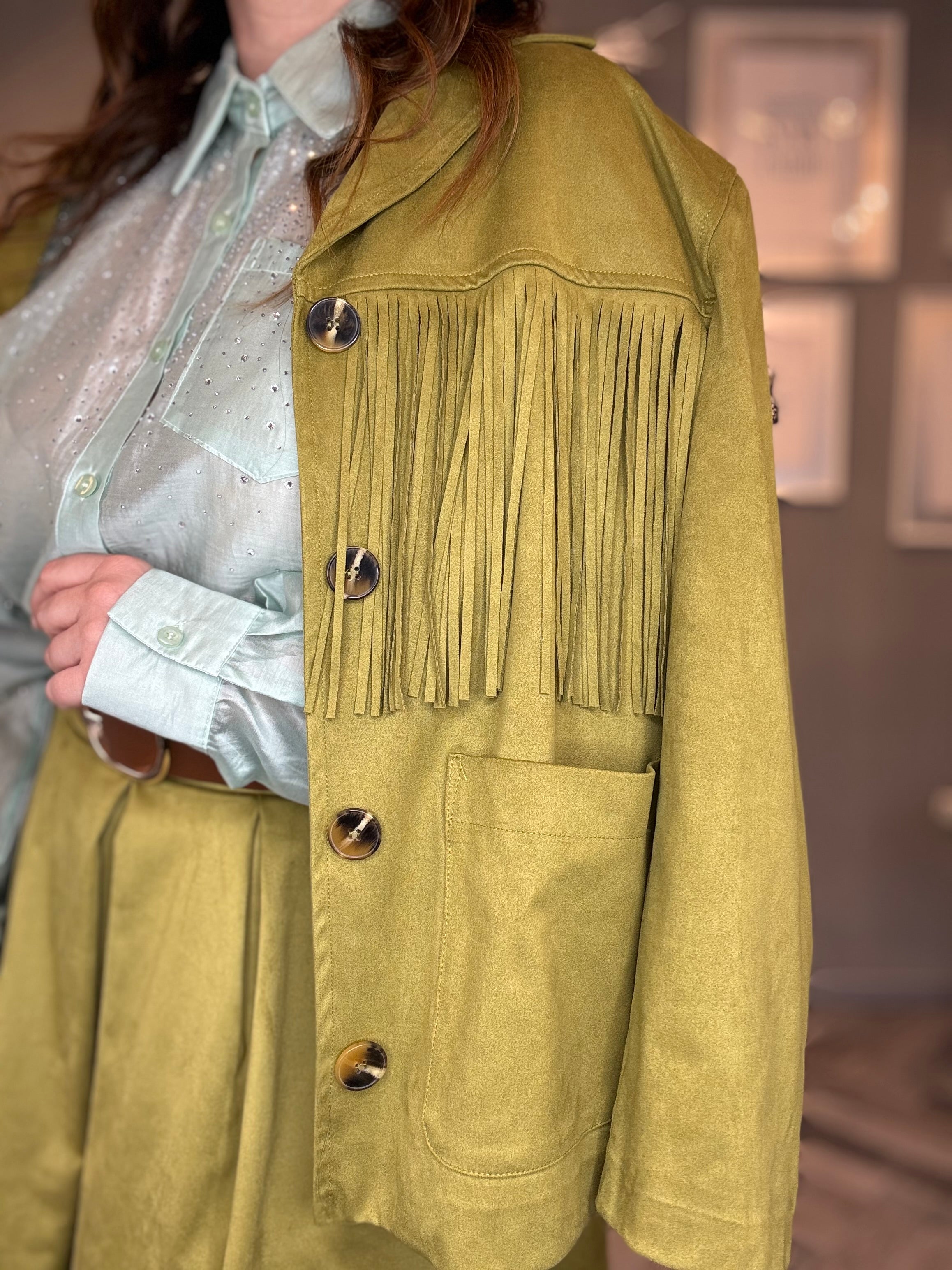 Giacca in eco suede effetto scamosciato con frange