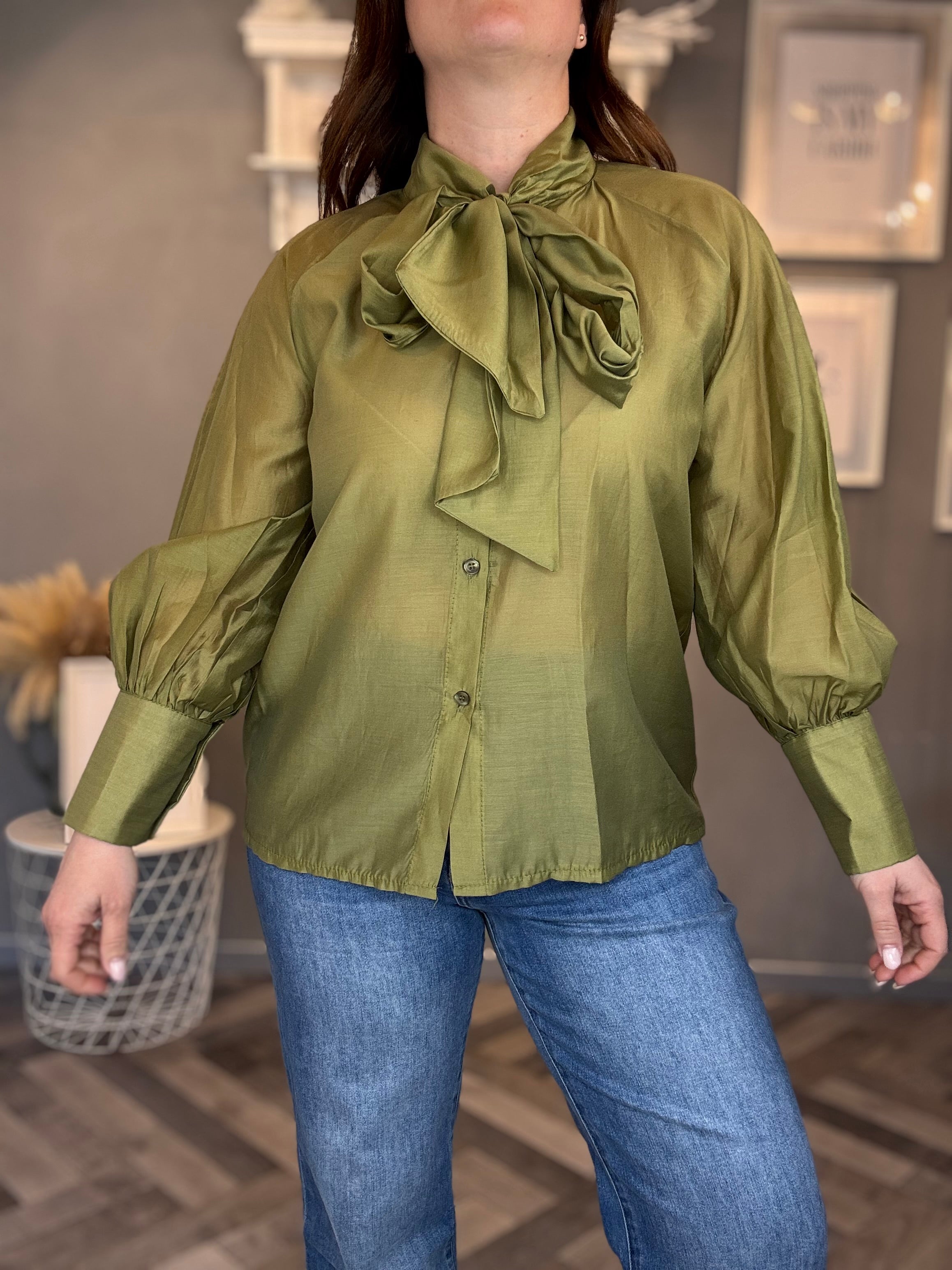 Camicia in tencel con fiocco