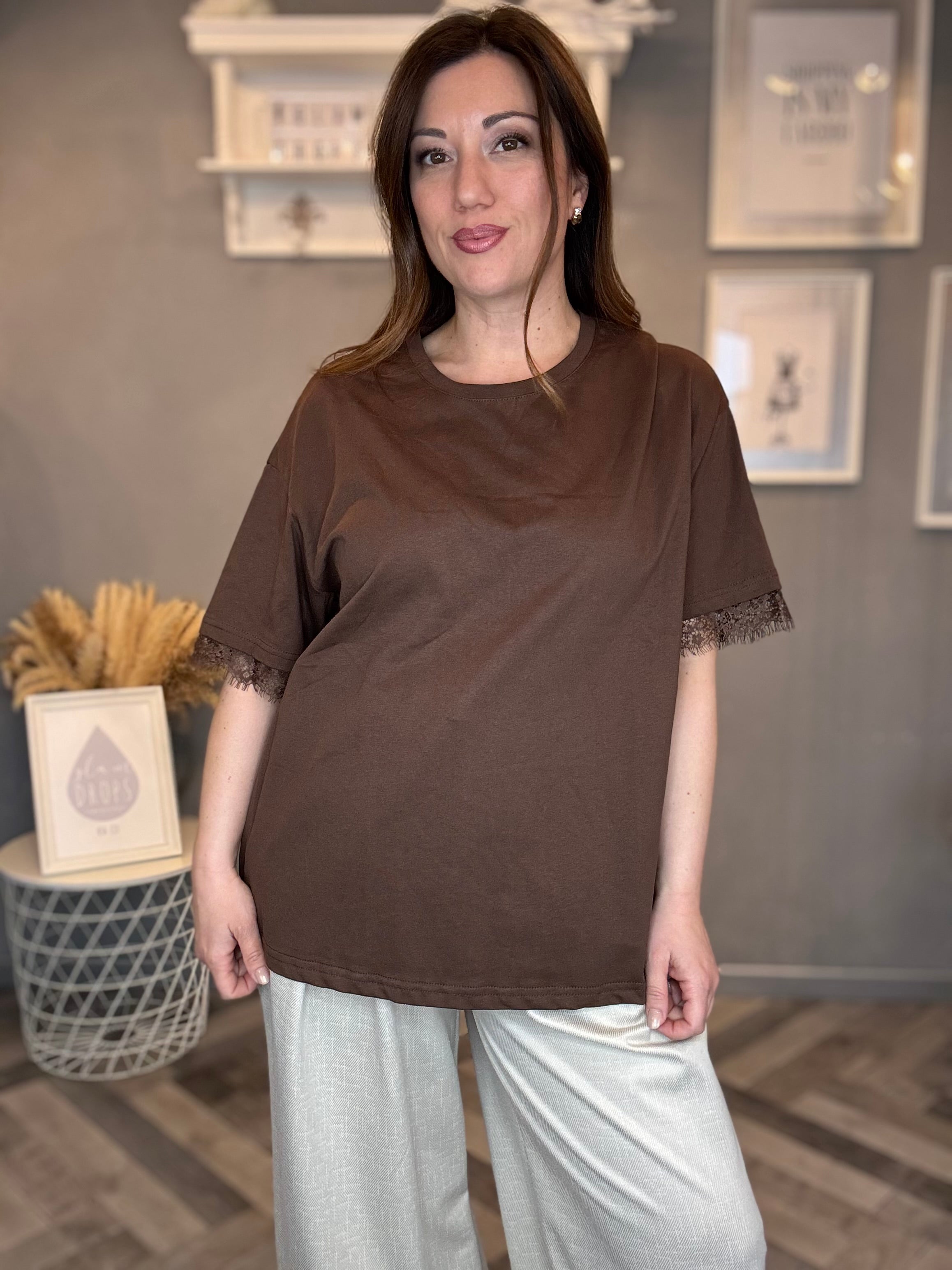 T-shirt over pizzo details cioccolato