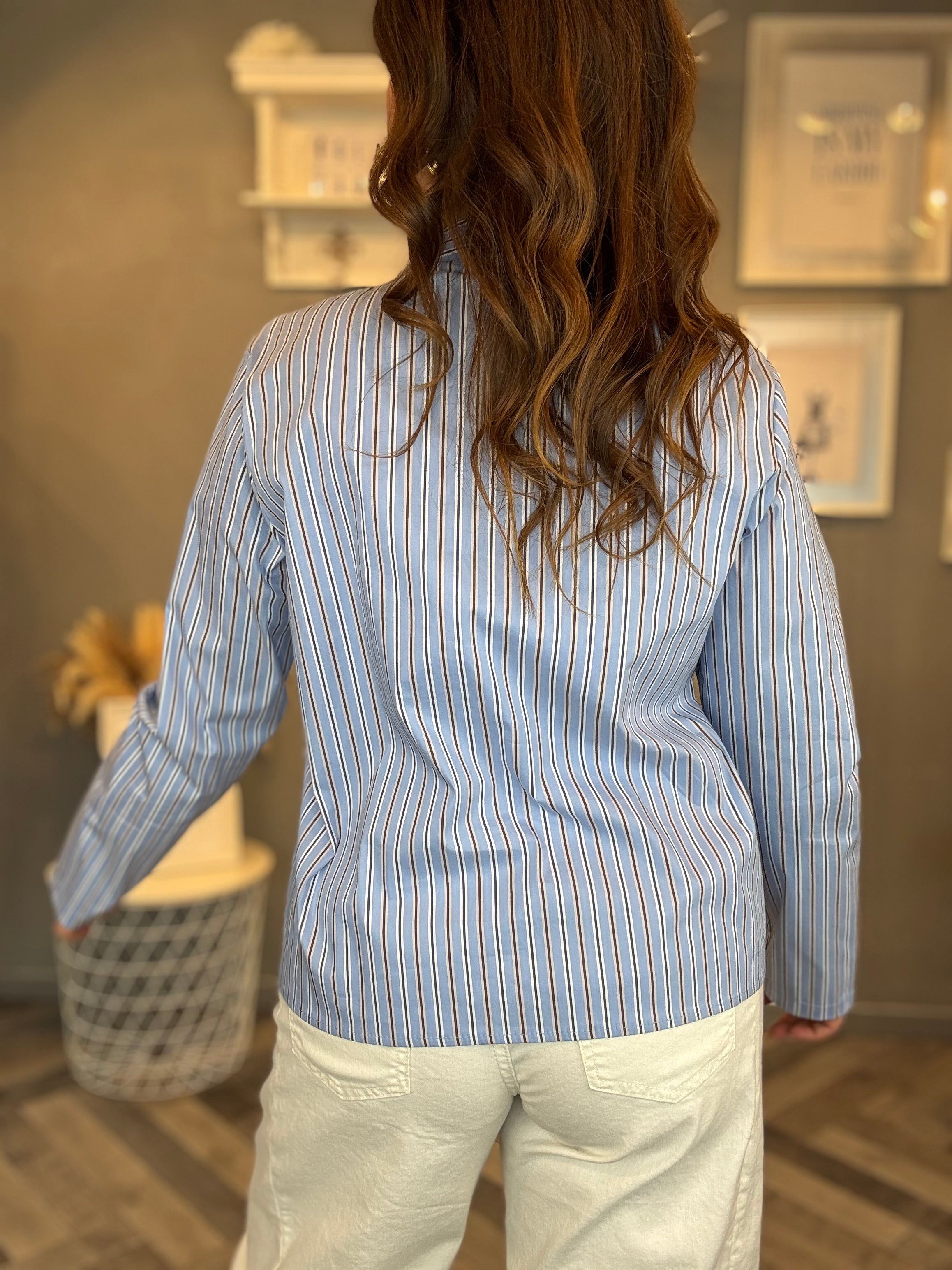 Camicia alamari celeste a righe