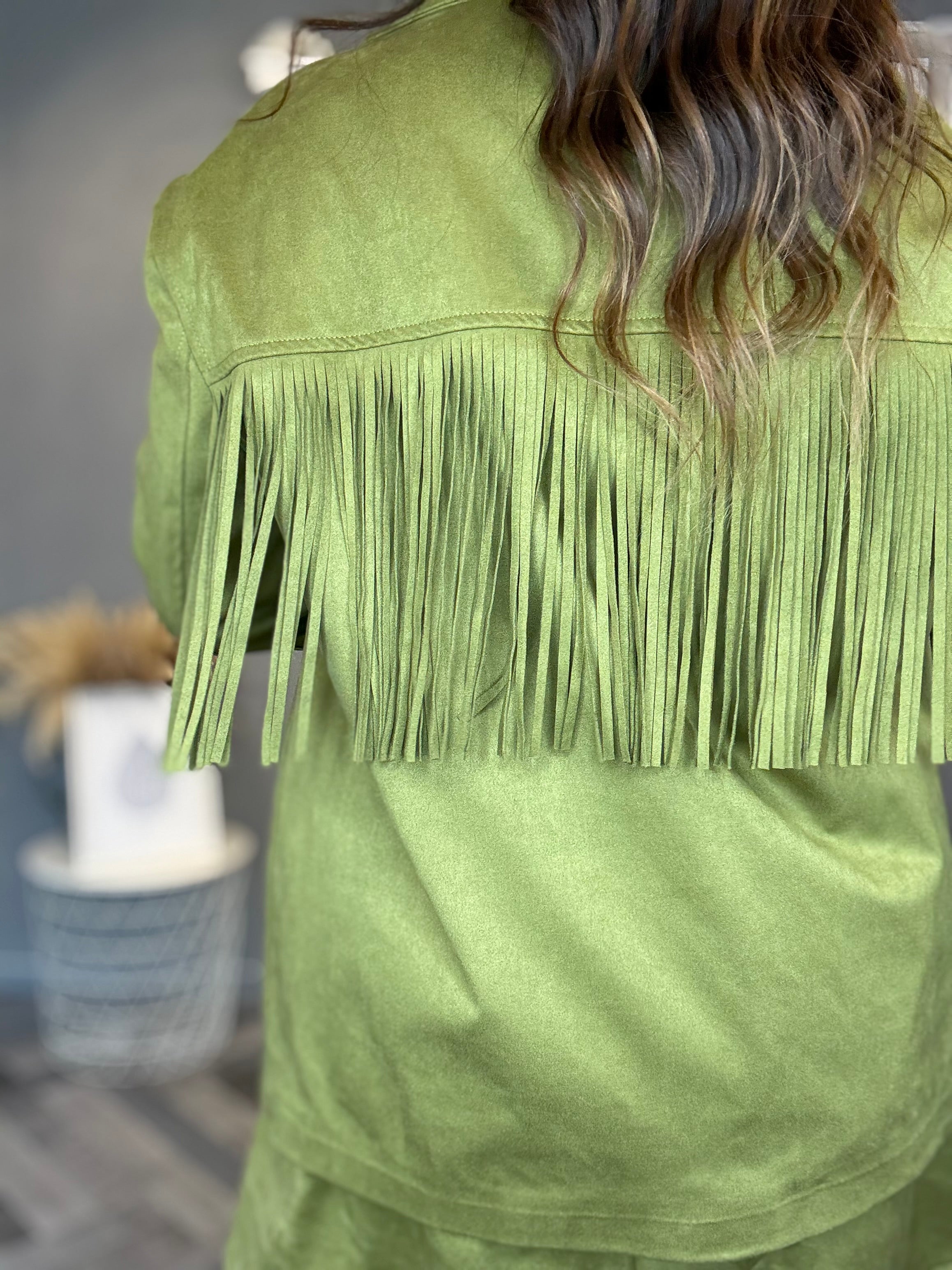 Giacca in eco suede effetto scamosciato con frange