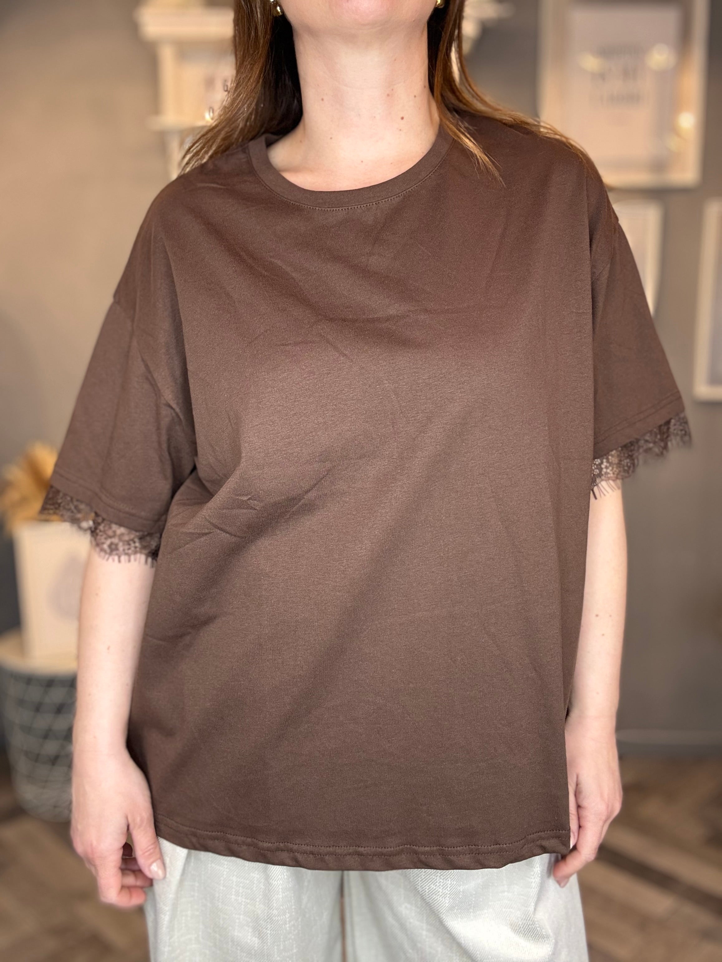 T-shirt over pizzo details cioccolato