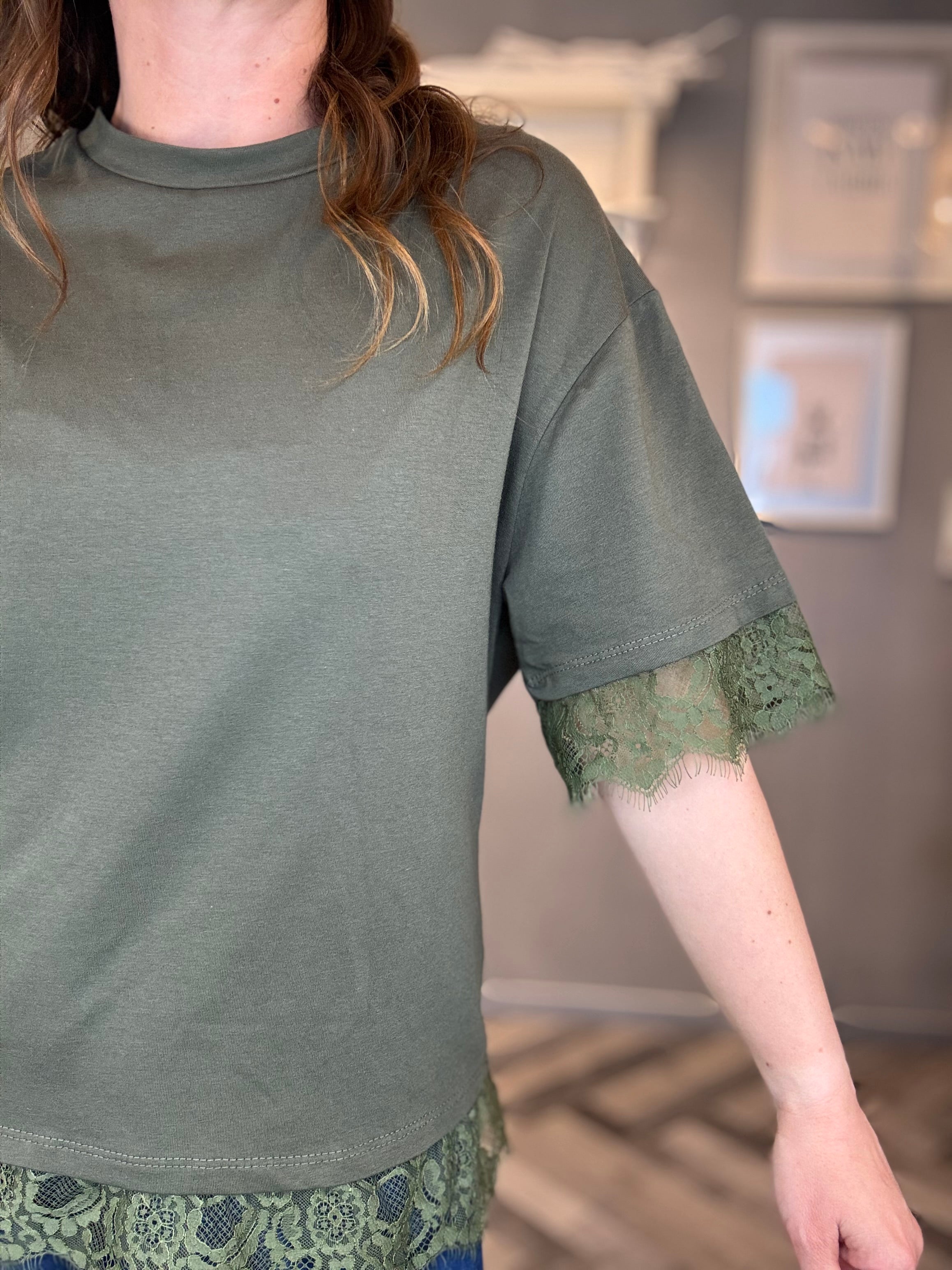 T-shirt verde militare pizzo all over