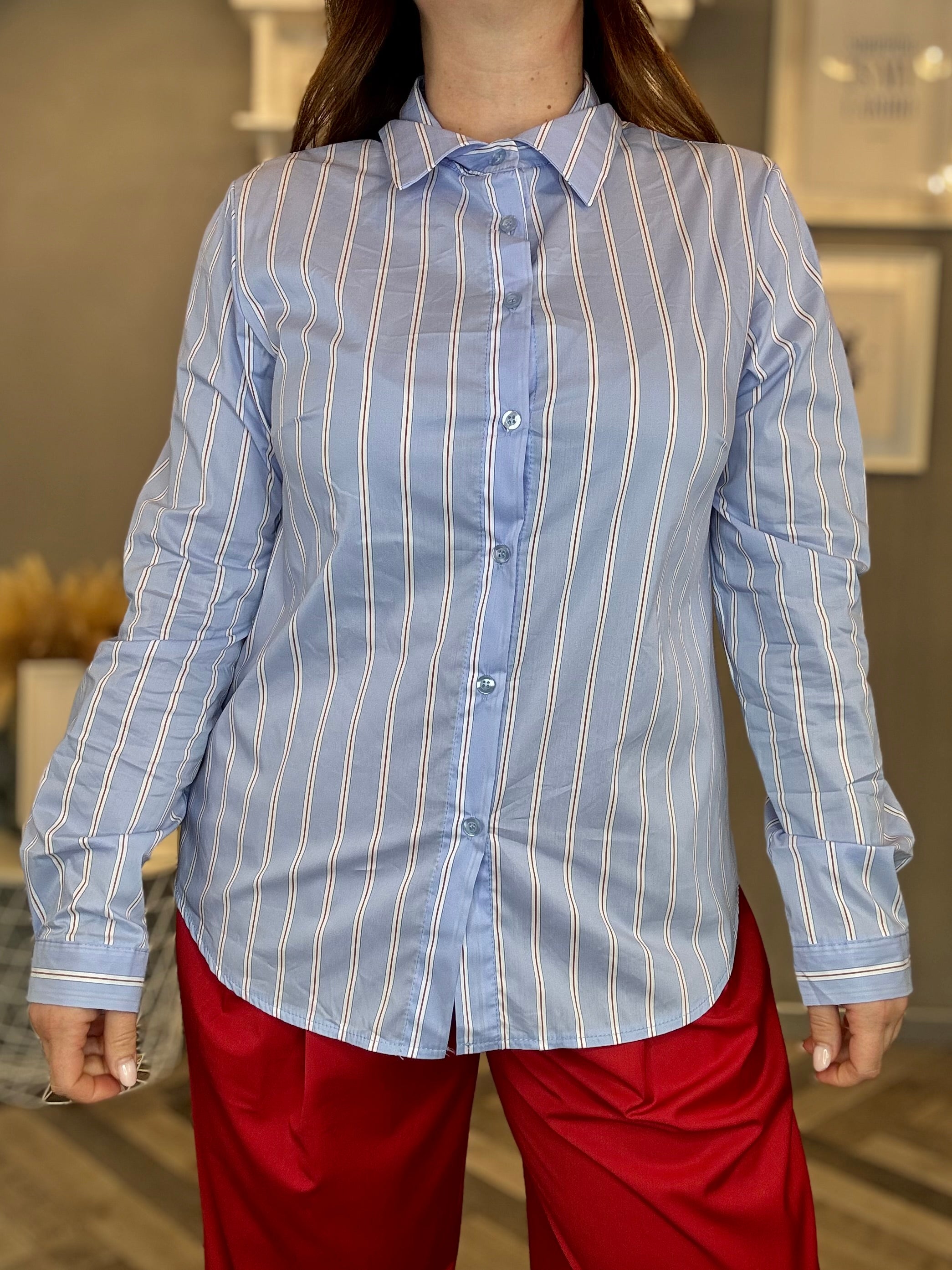 Camicia a righe rosse e bianche