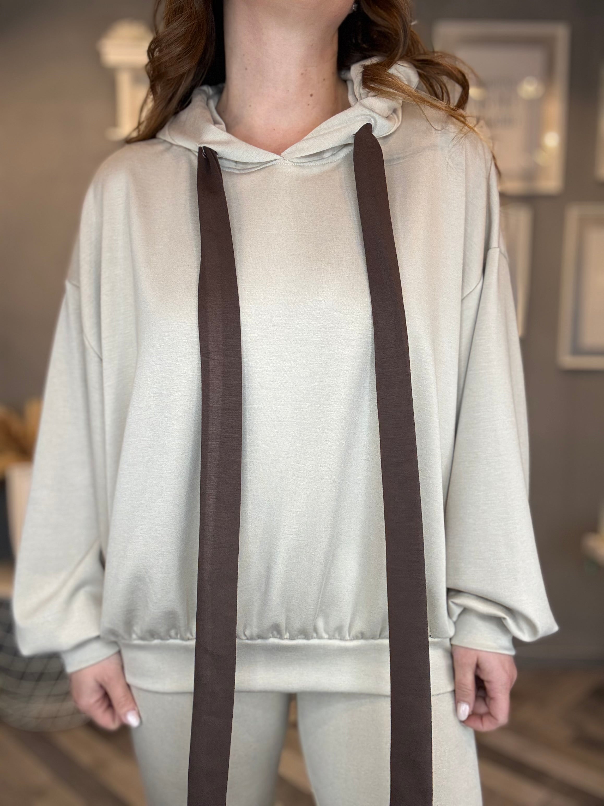 Felpa con cappuccio e nastri a contrasto