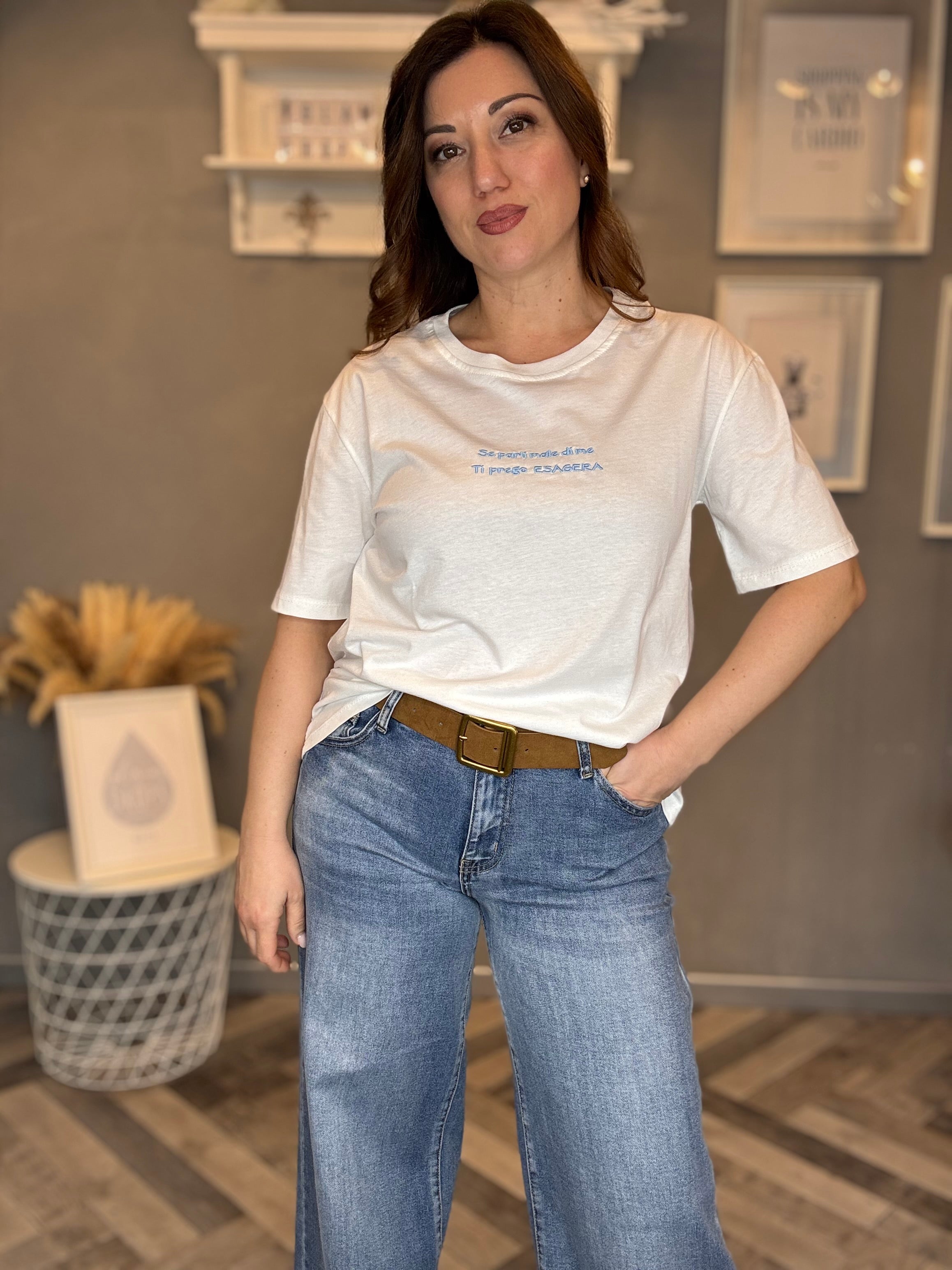 T-shirt Se parli male di me celeste