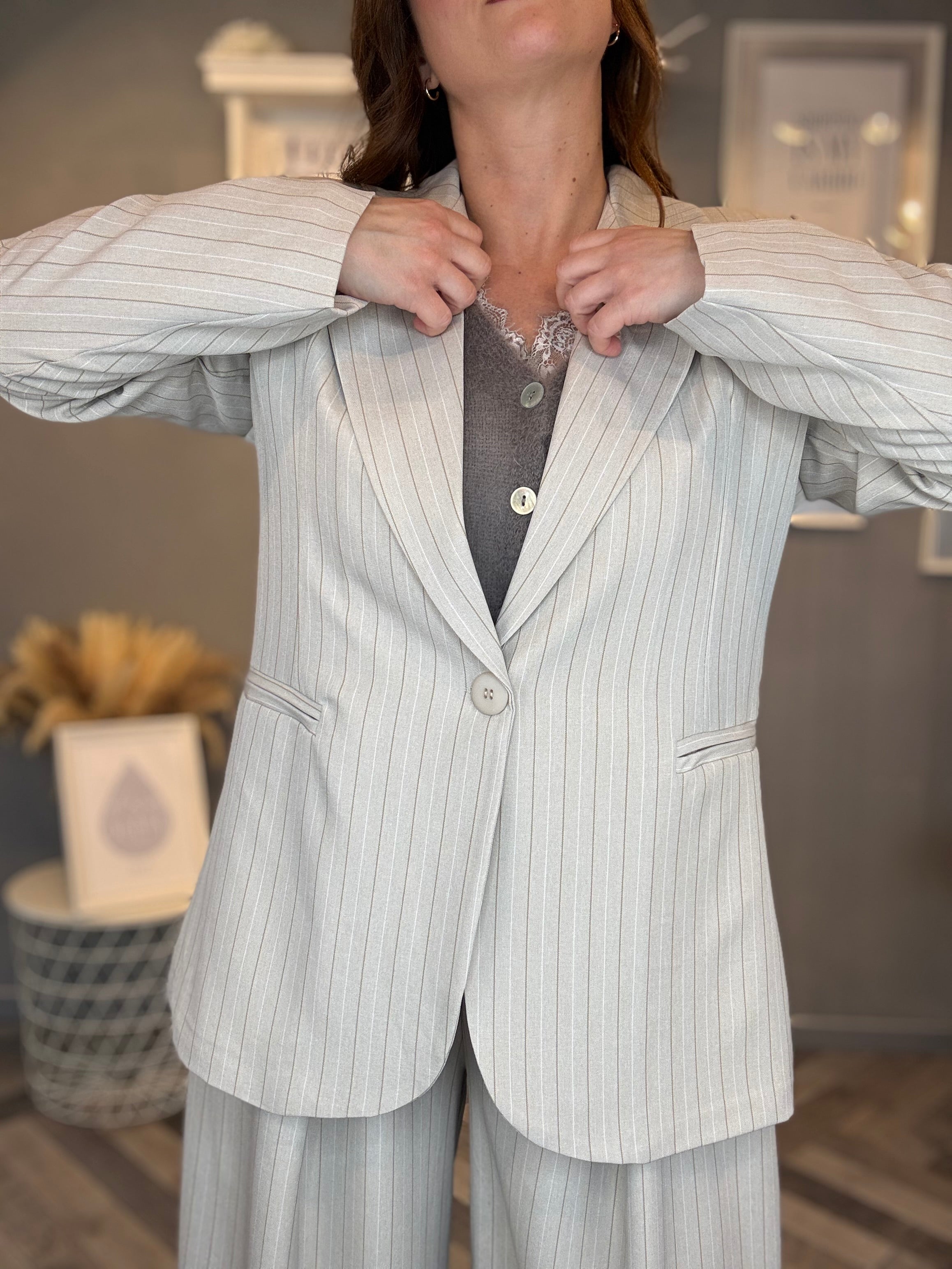 Tailleur a righe sabbia