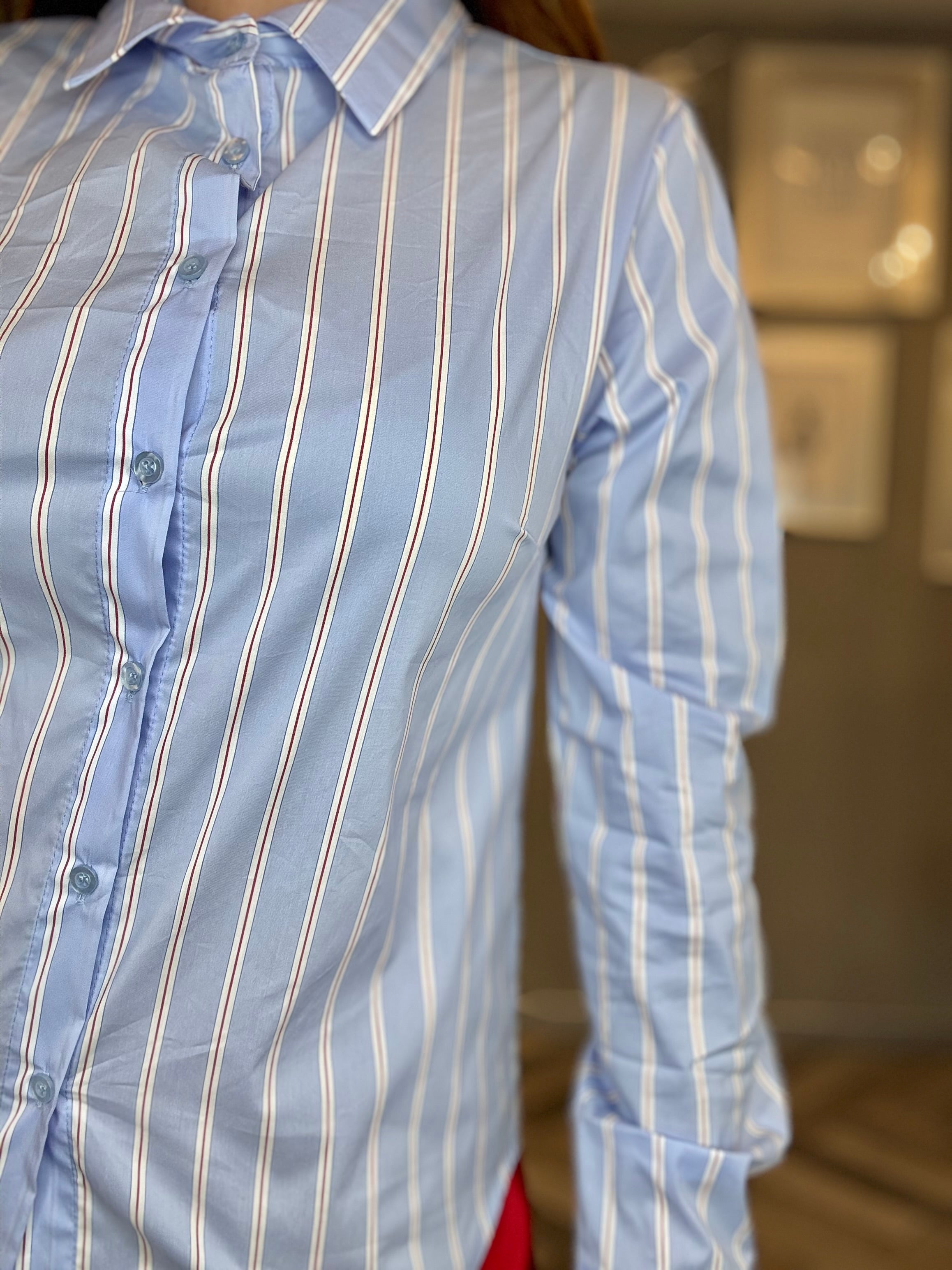 Camicia a righe rosse e bianche
