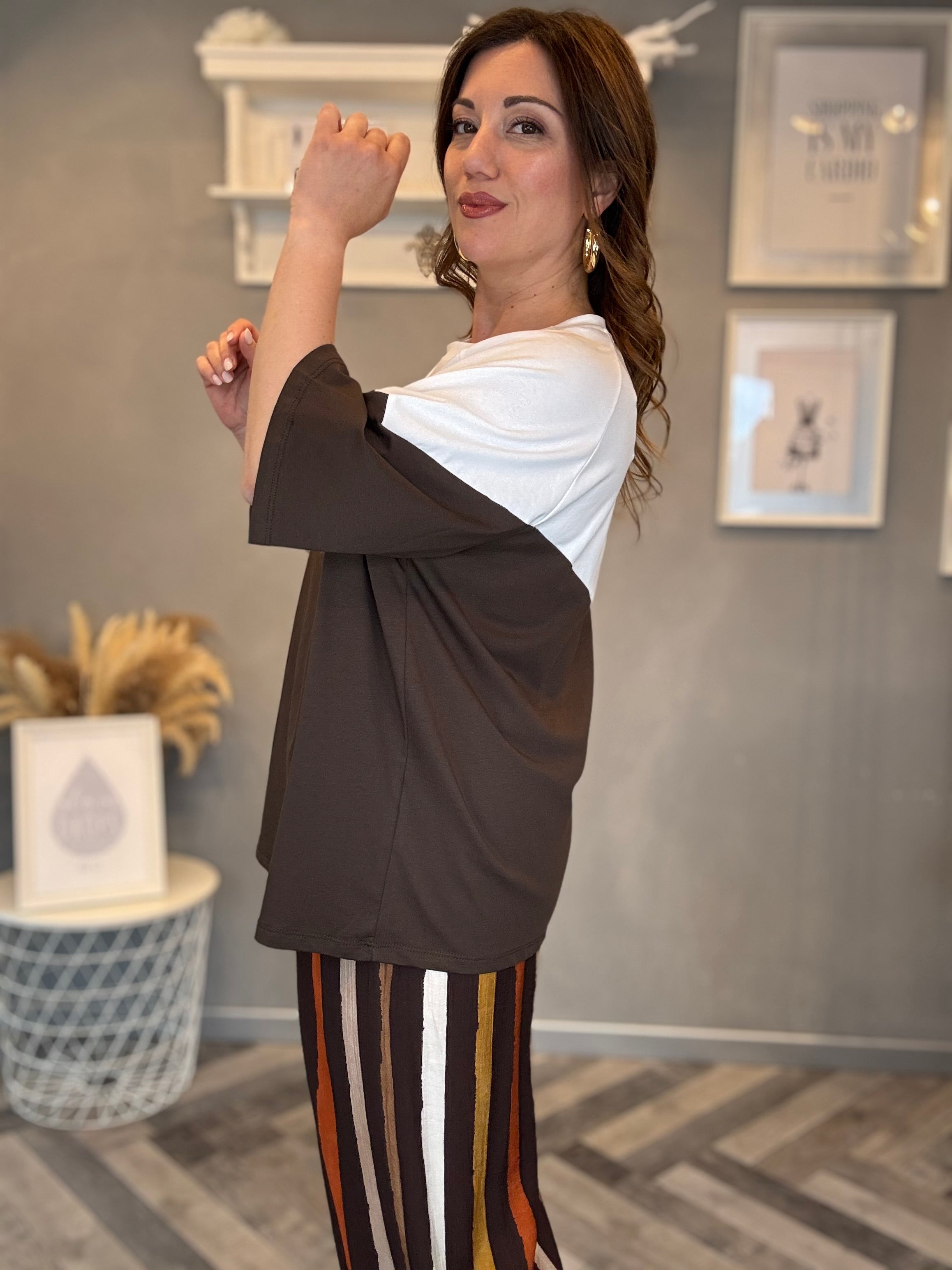 T-shirt over bicolor moro e bianco