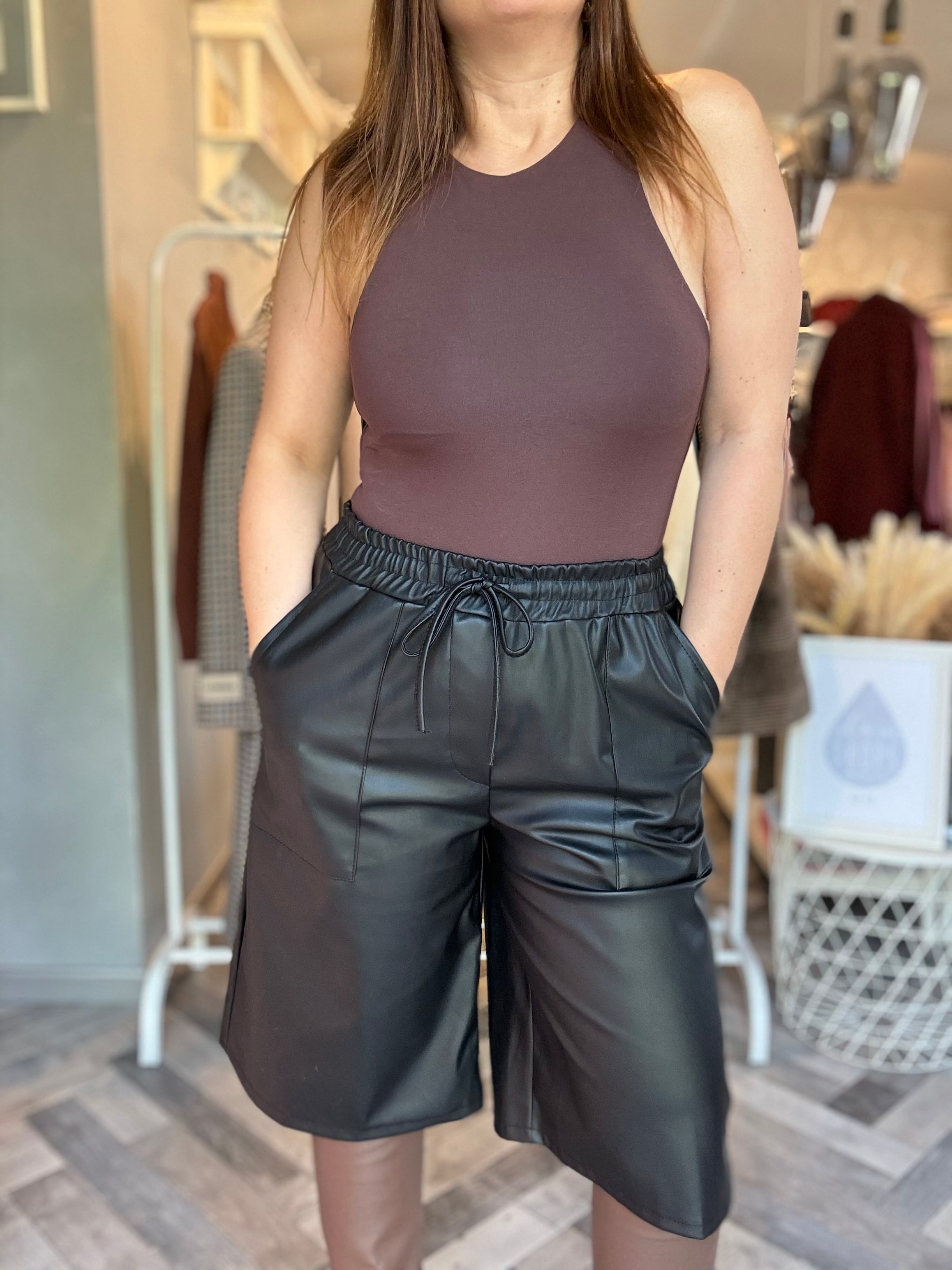 Bermuda ecopelle con coulisse