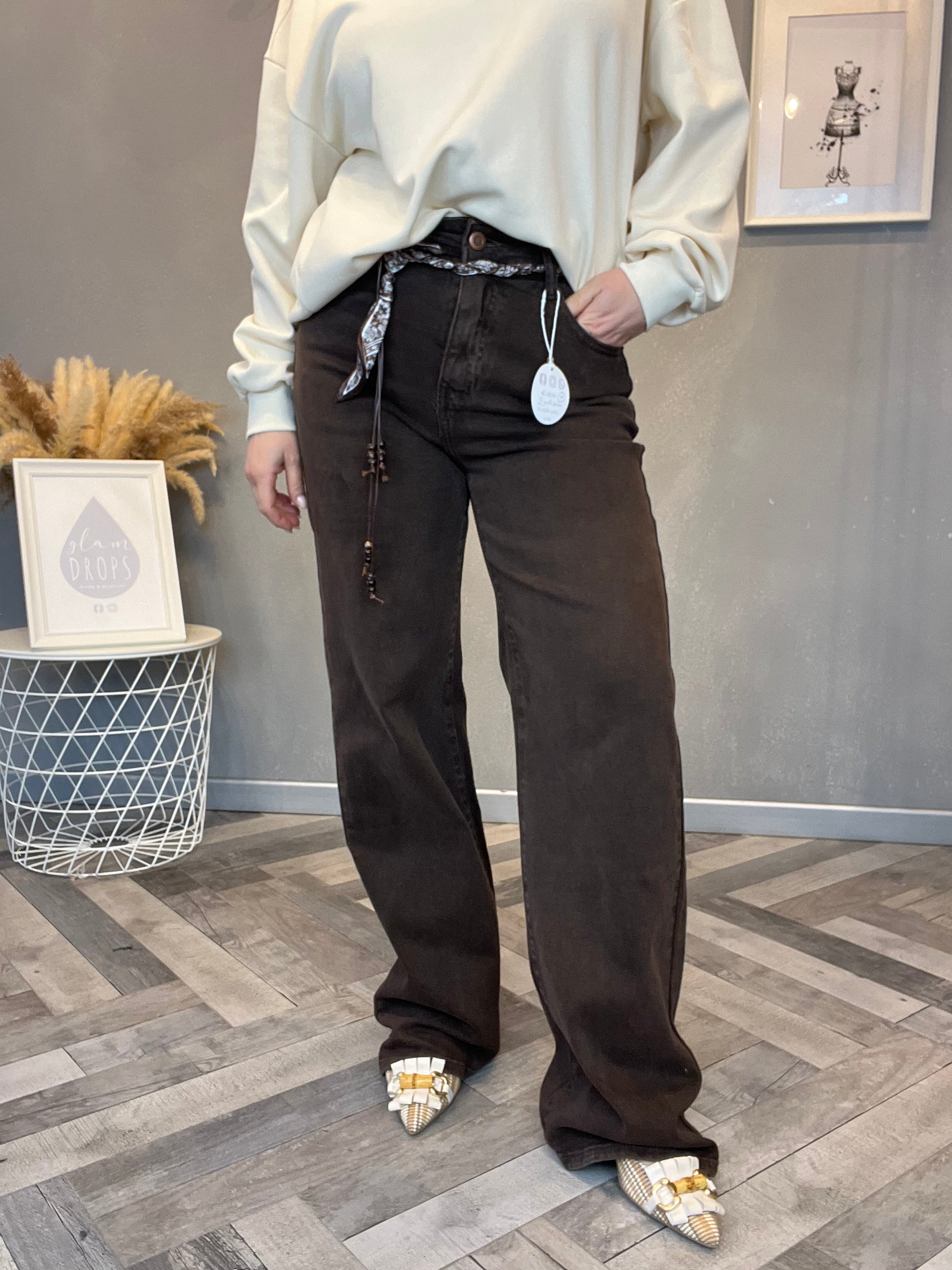 Jeans wide leg moro con cintura fantasia