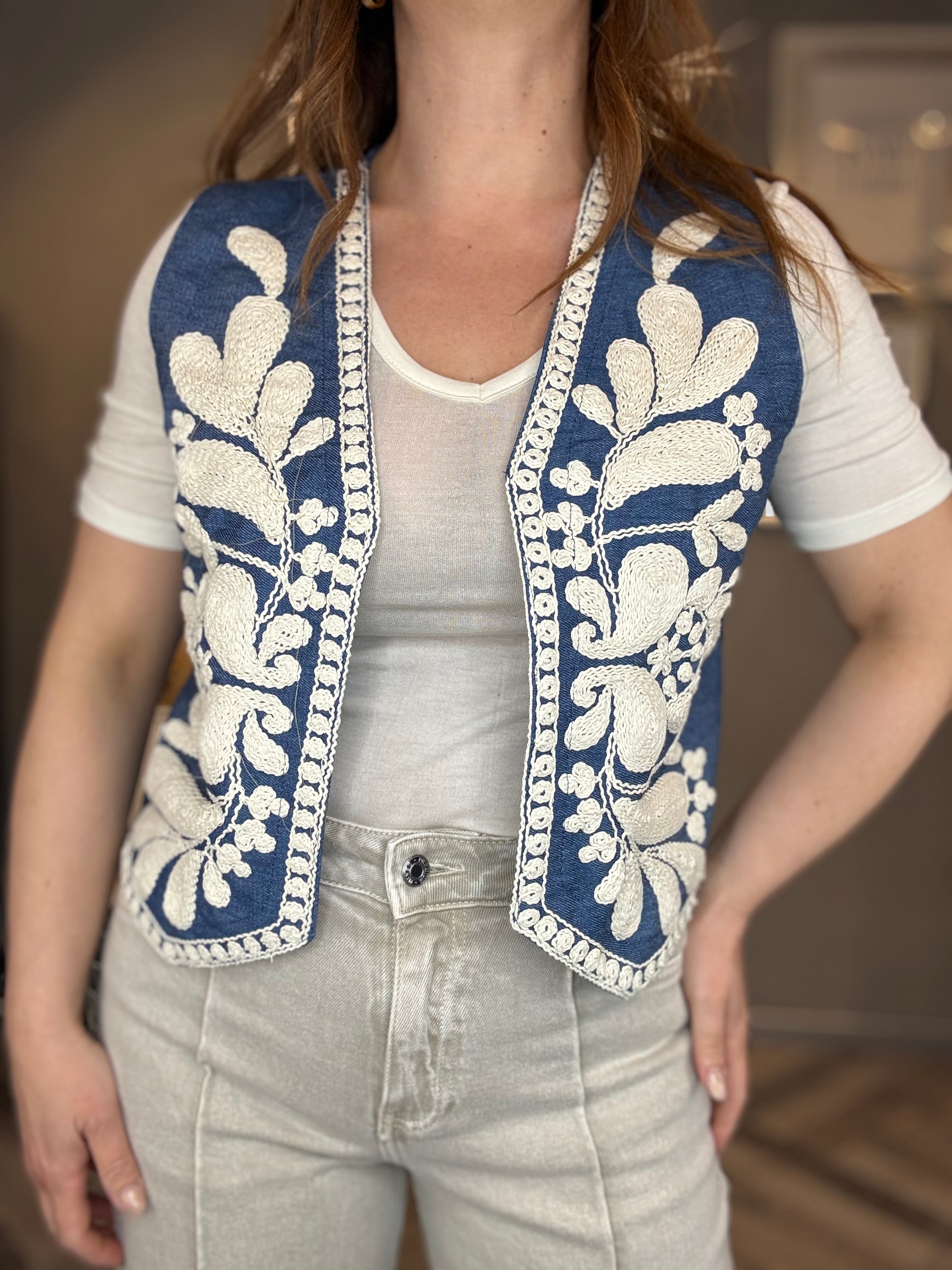 Gilet denim con ricamo
