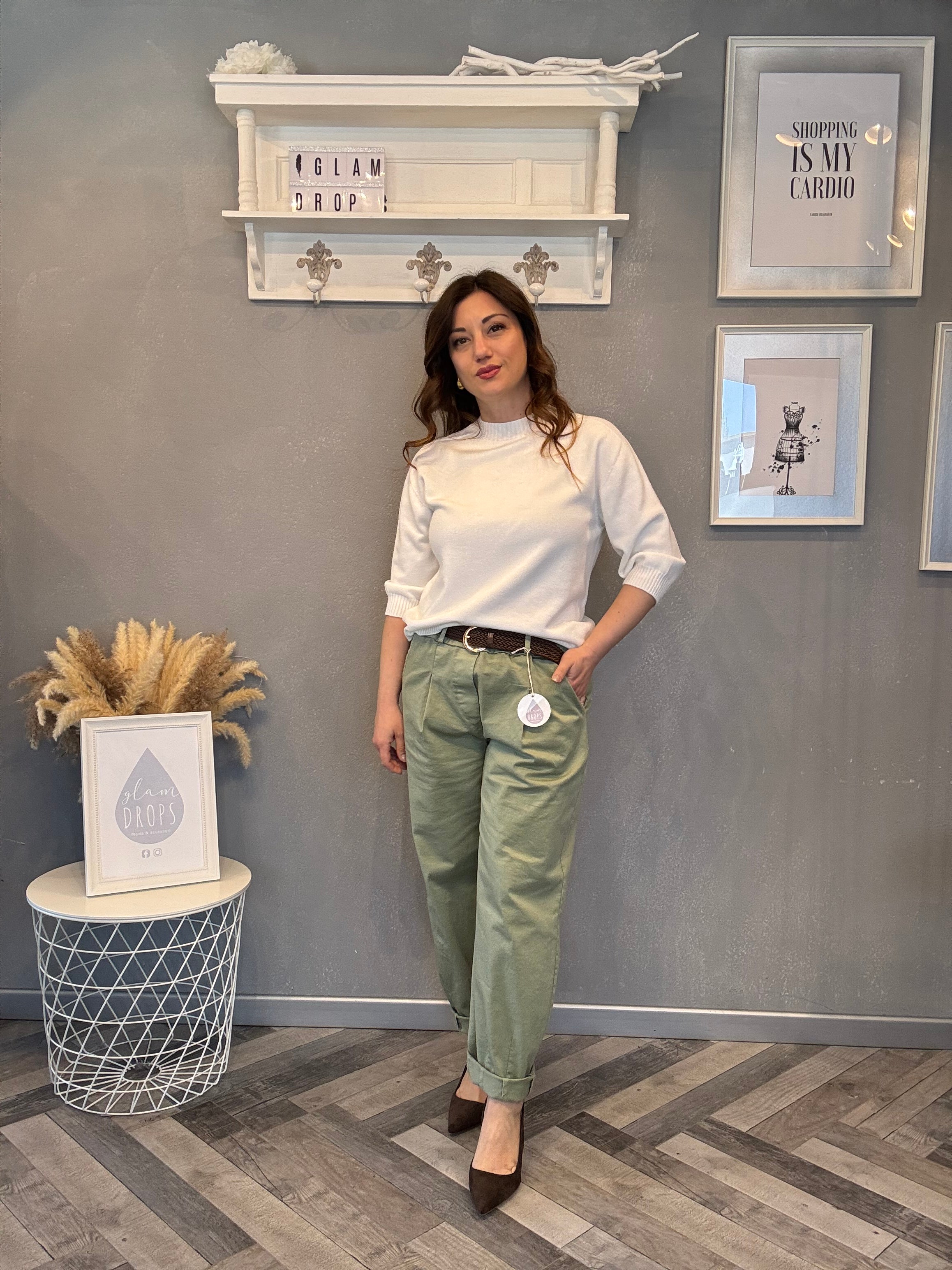 Pantalone carrot verde salvia con cintura