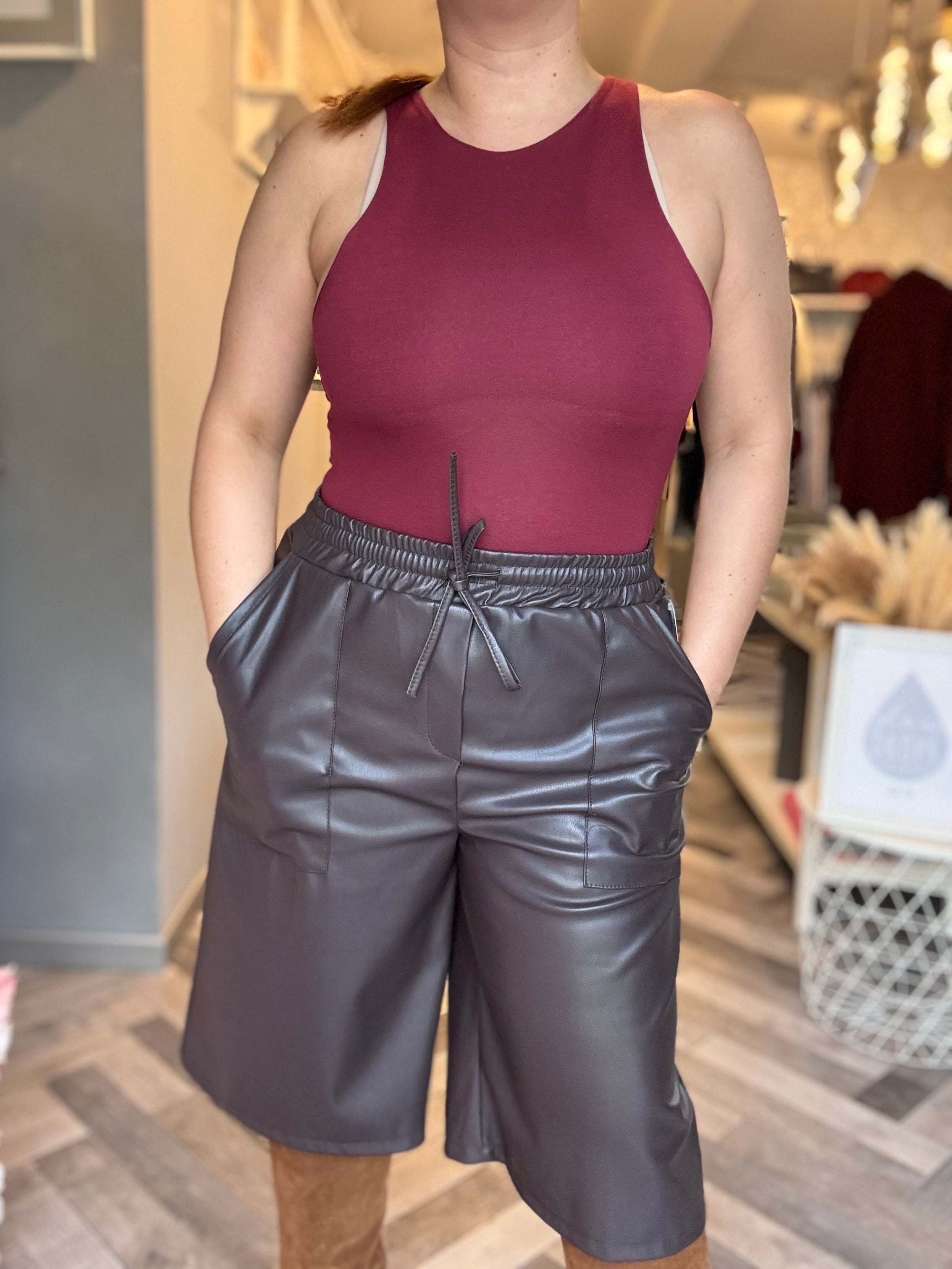 Bermuda ecopelle con coulisse