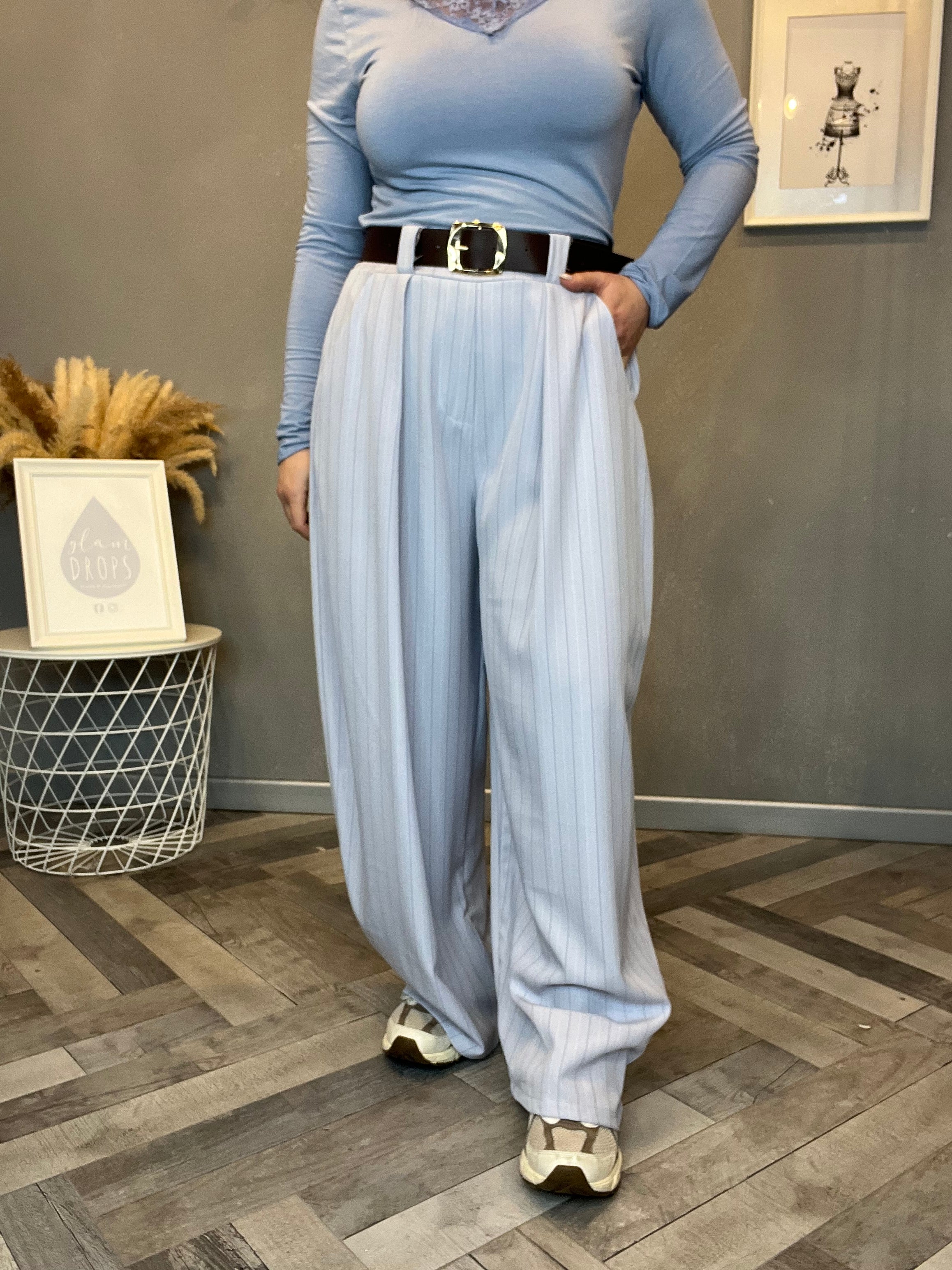 Tailleur a righe celeste polvere