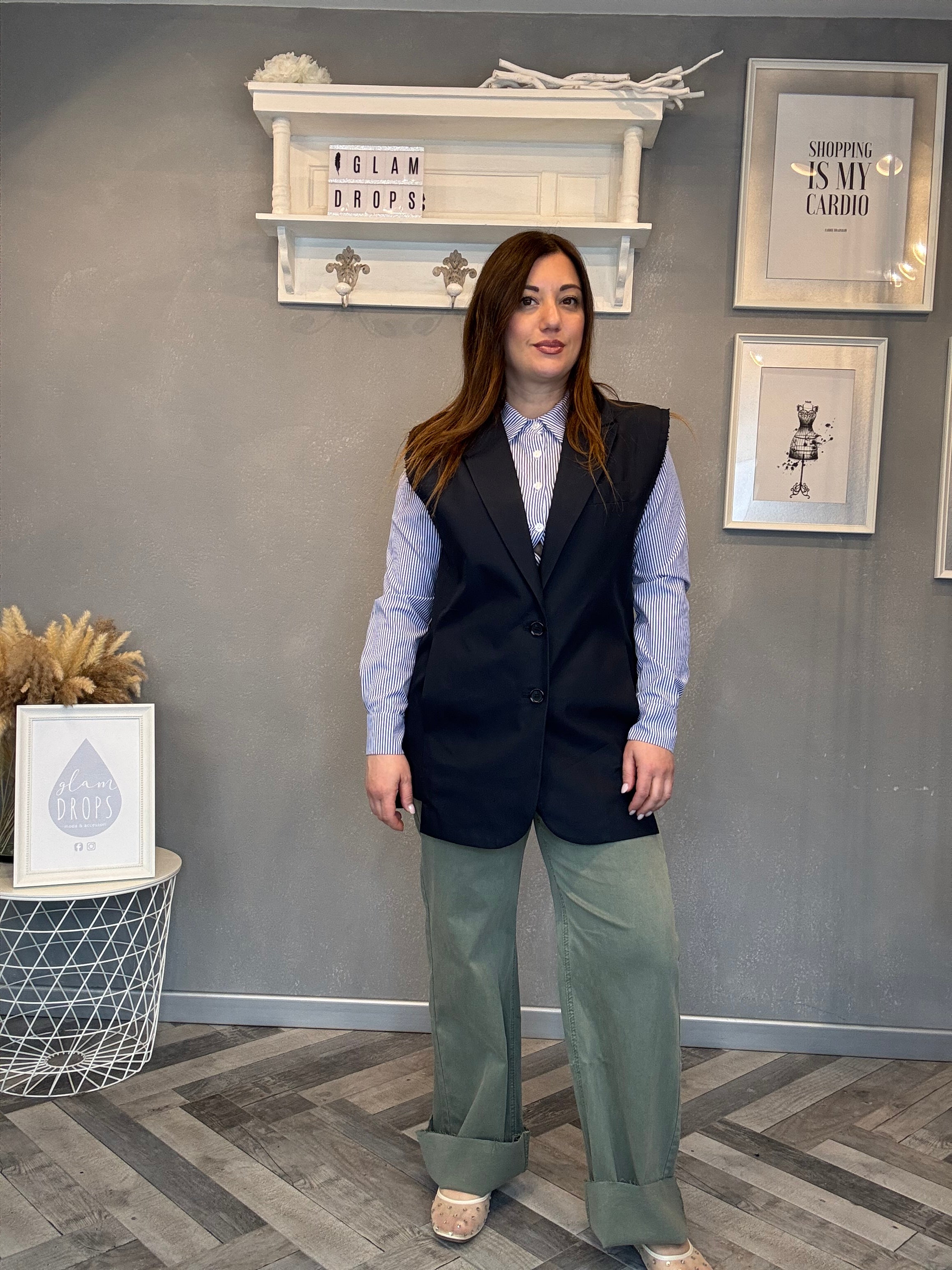 Gilet blazer smanicato con spallina tagliata a vivo