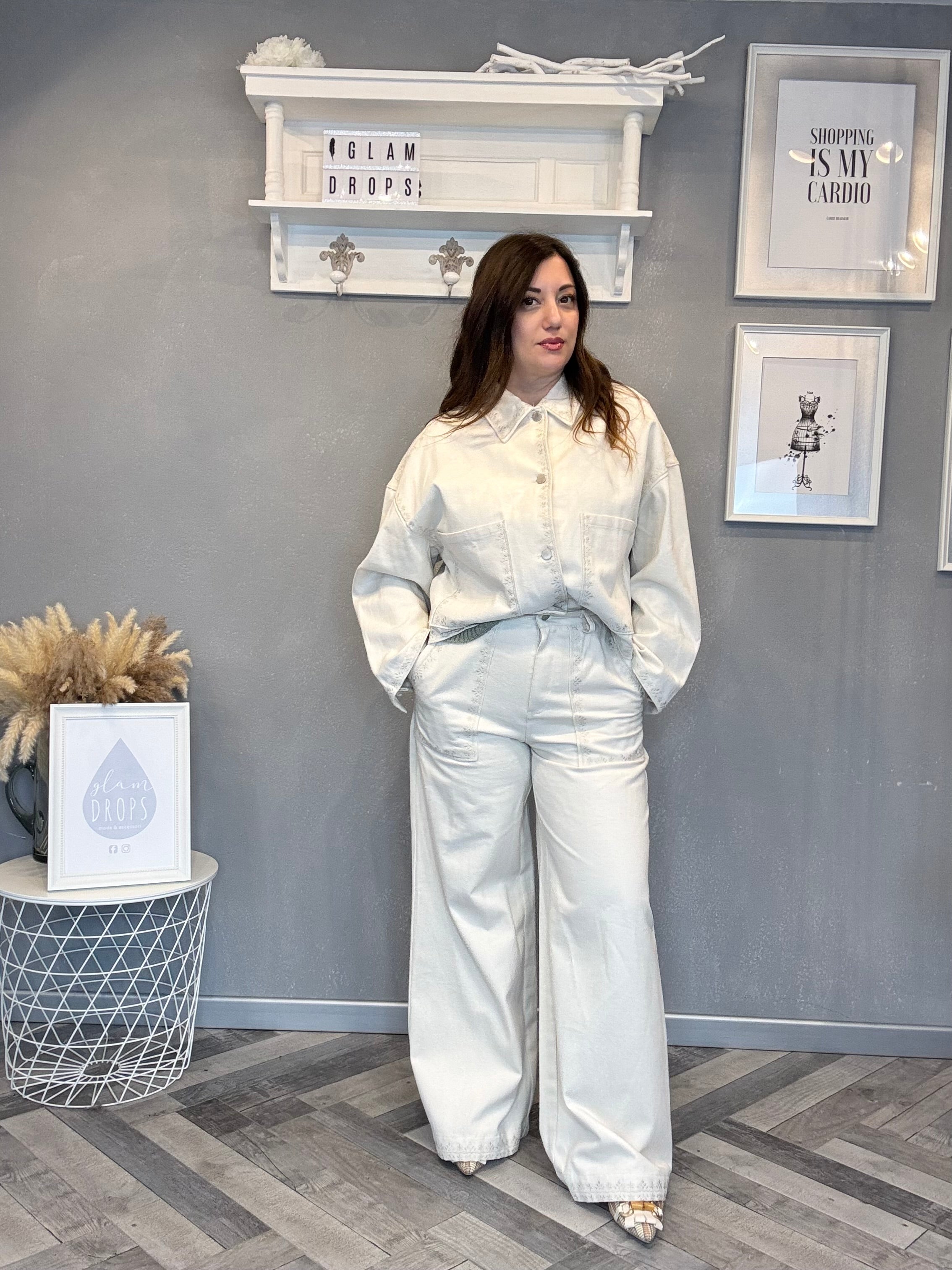 Jeans wide leg con ricami