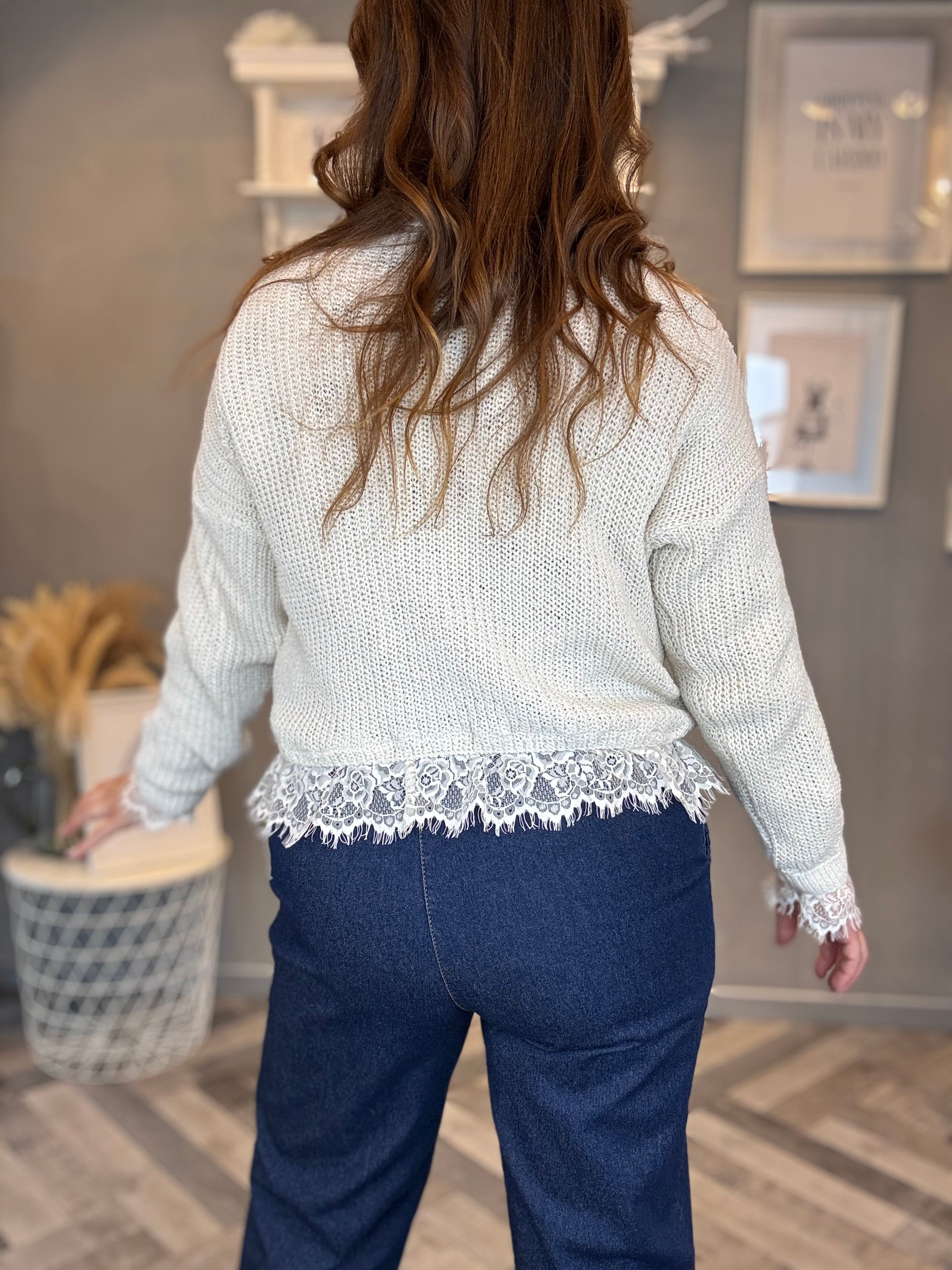 Cardigan panna con dettagli in pizzo