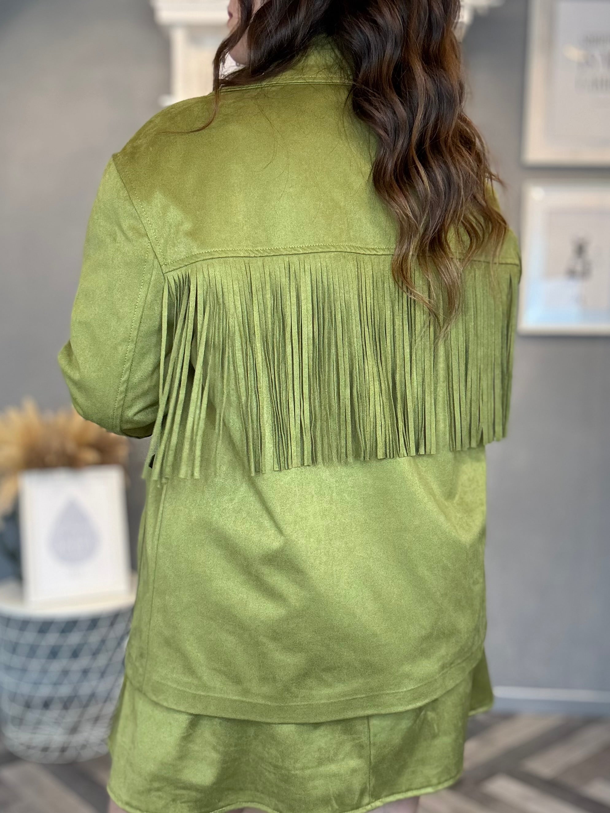 Giacca in eco suede effetto scamosciato con frange