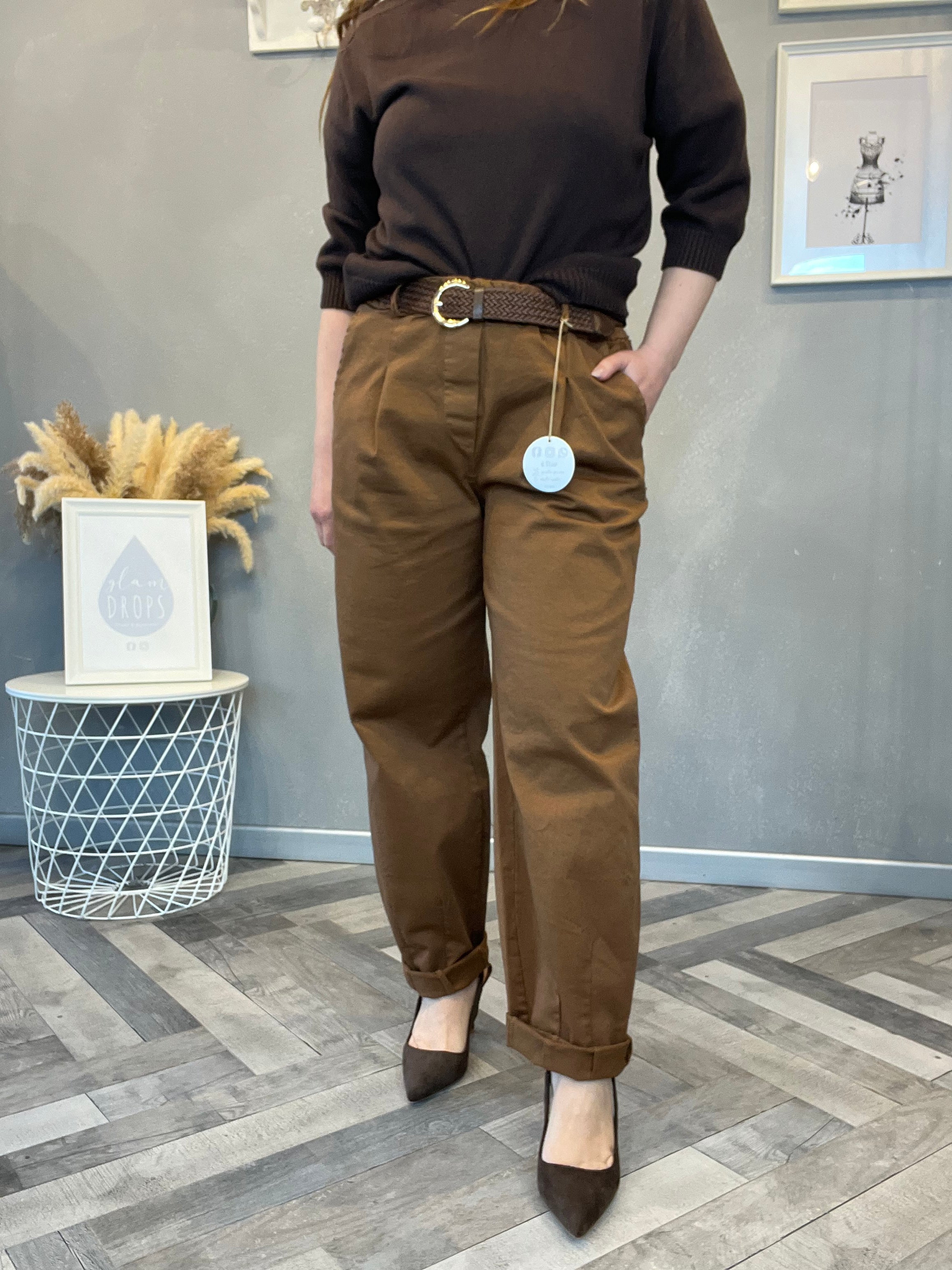 Pantalone carrot cioccolato con cintura