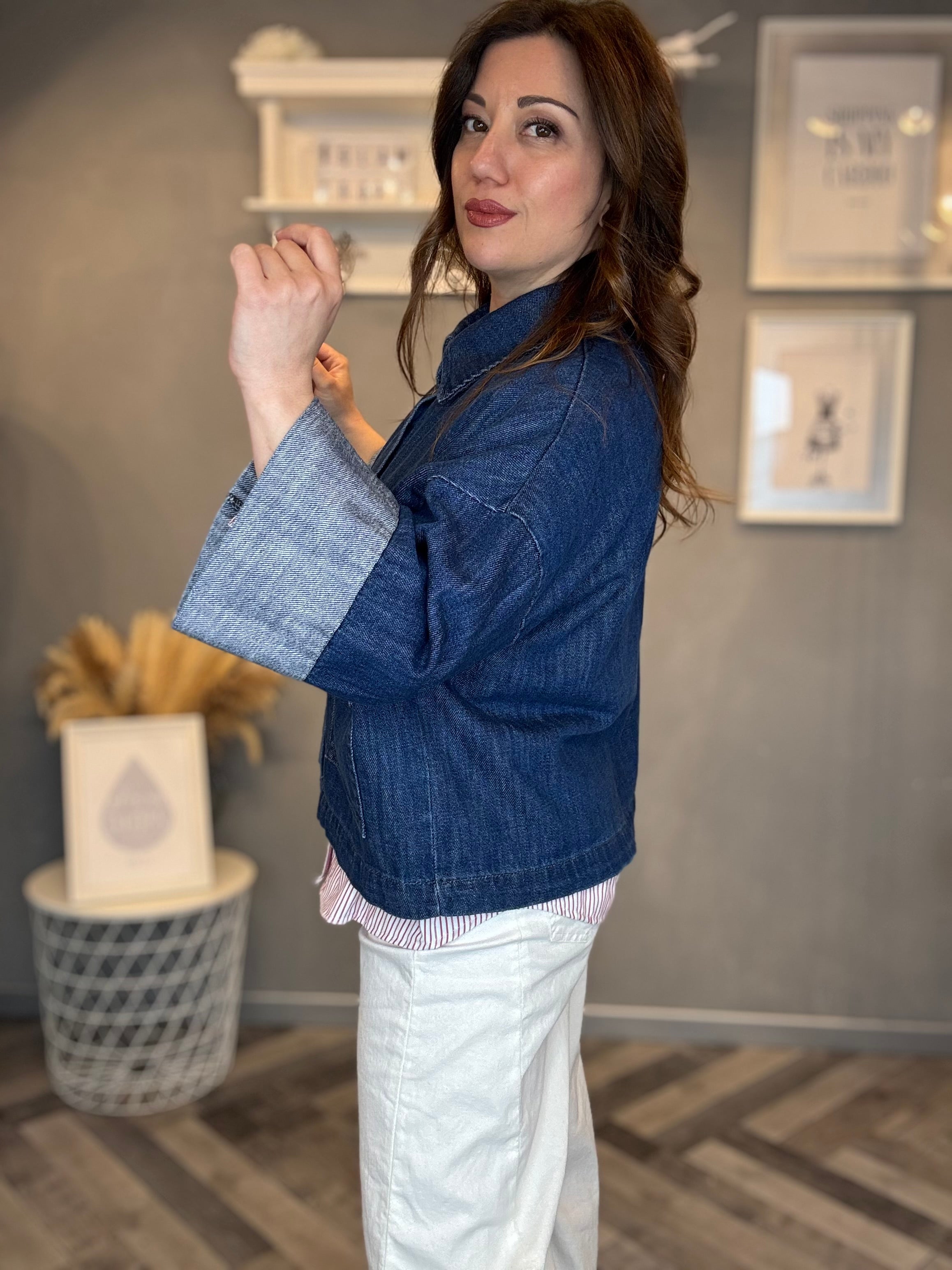 Giacca crop con cabochon denim