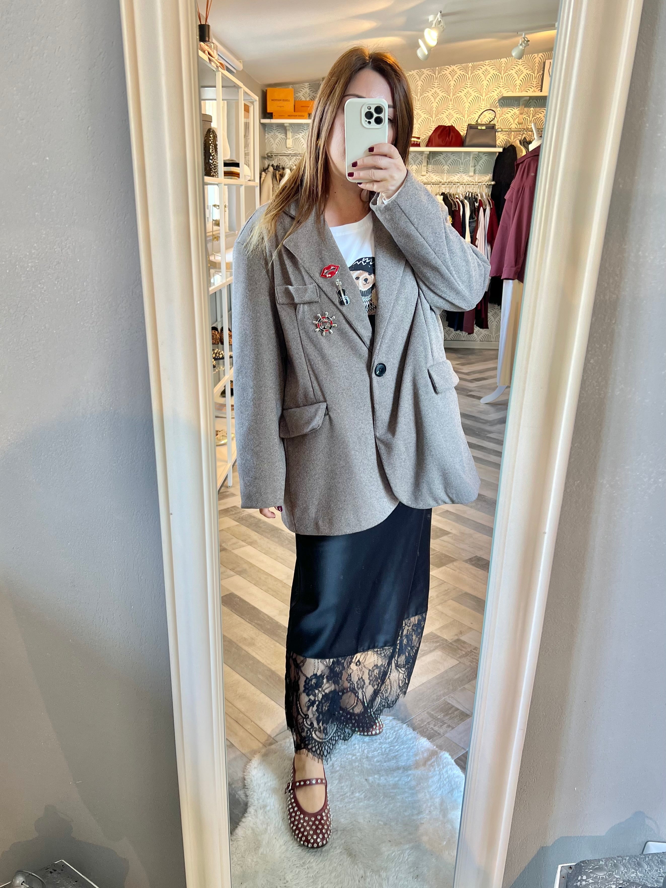 Blazer spigato con spille