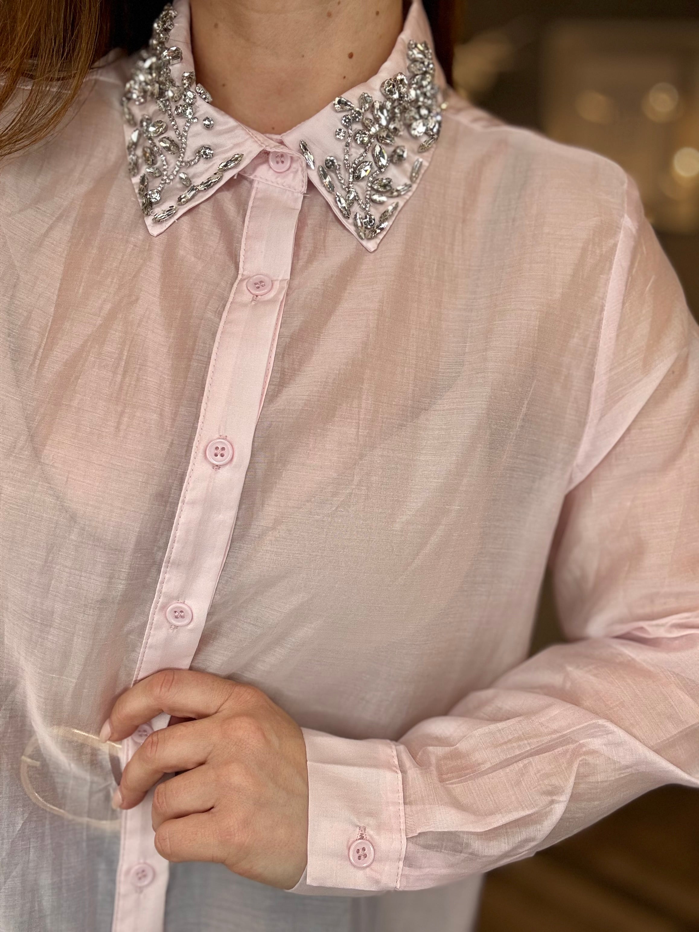 Camicia rosa pastello collo gioiello
