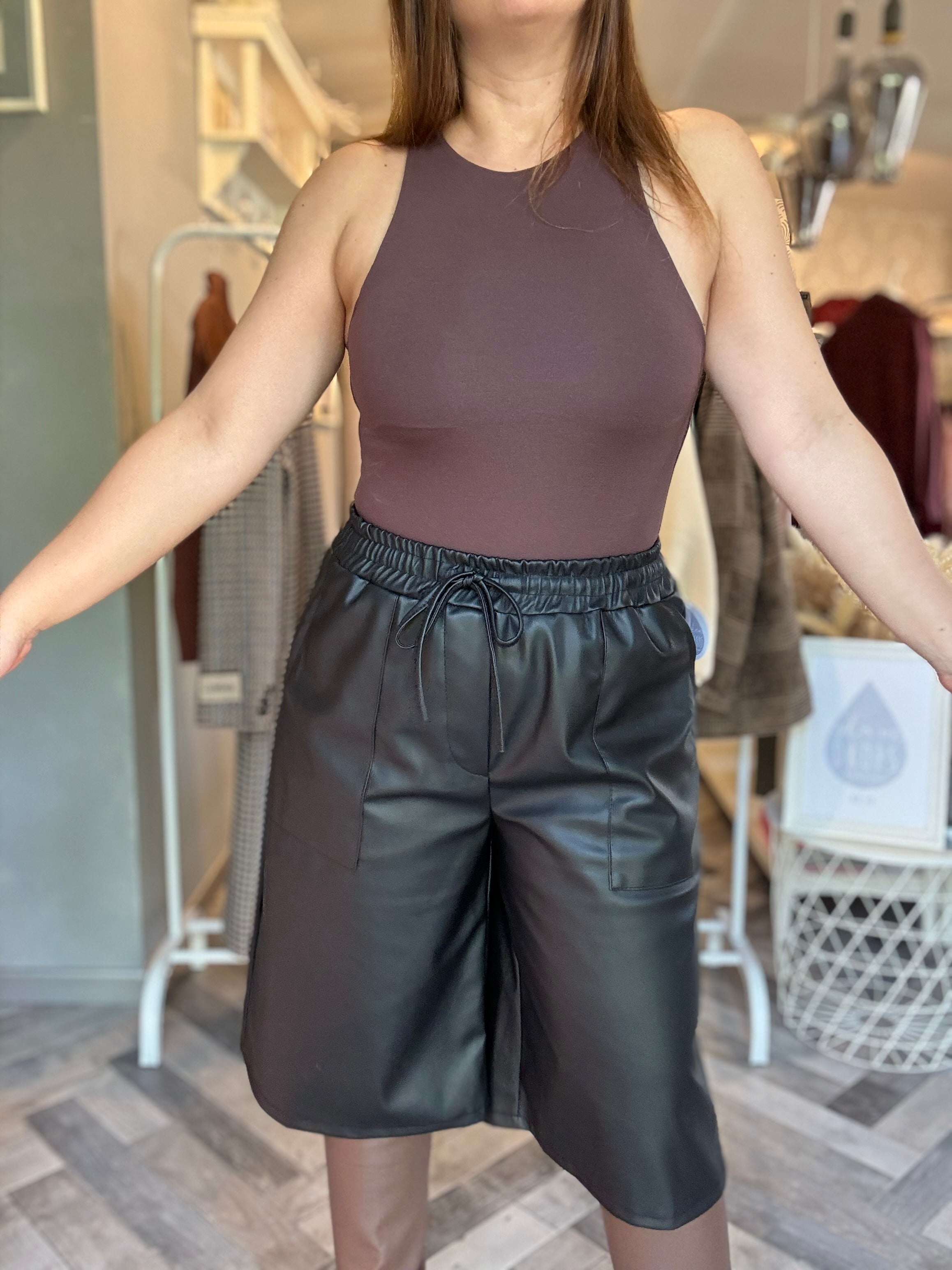 Bermuda ecopelle con coulisse