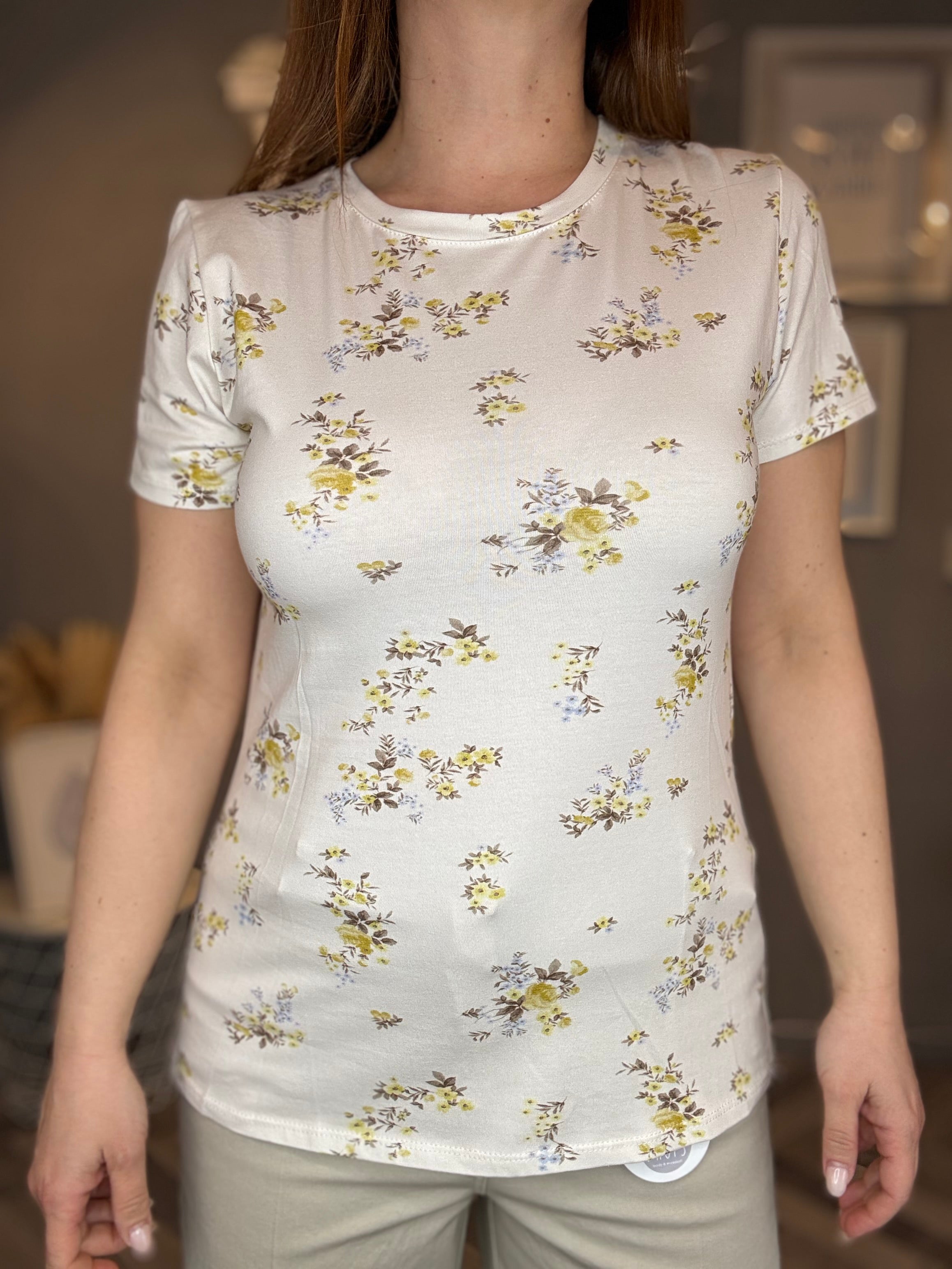 T-shirt fiori celesti e giallo pastello