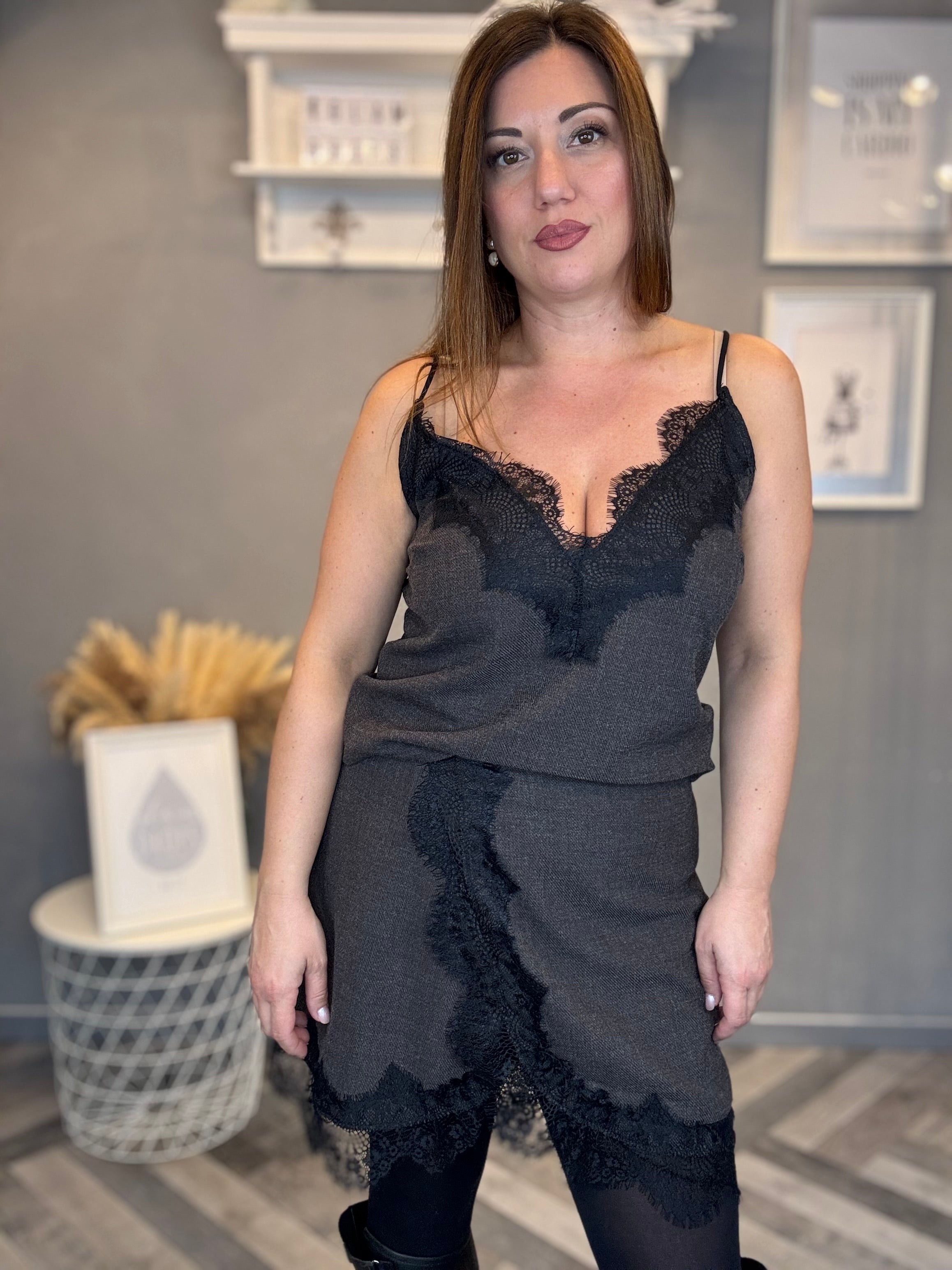 Coordinato caffè con pizzo nero