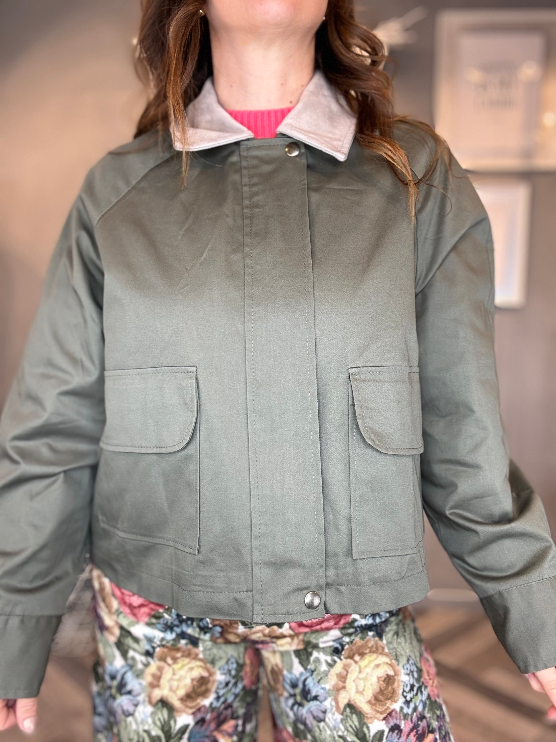 Bomber militare con colletto eco suede sabbia