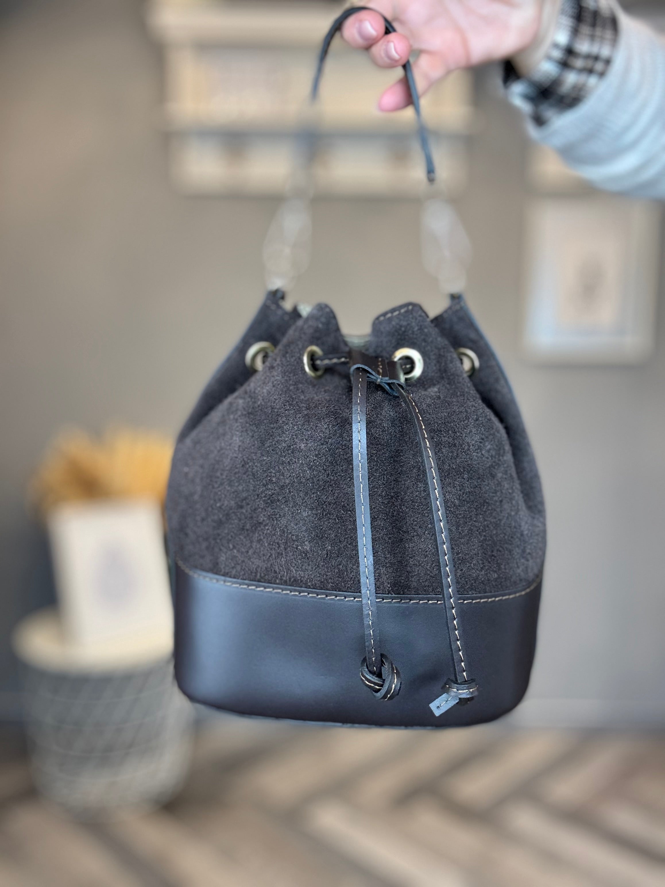 Borsa Nora secchiello in vera pelle