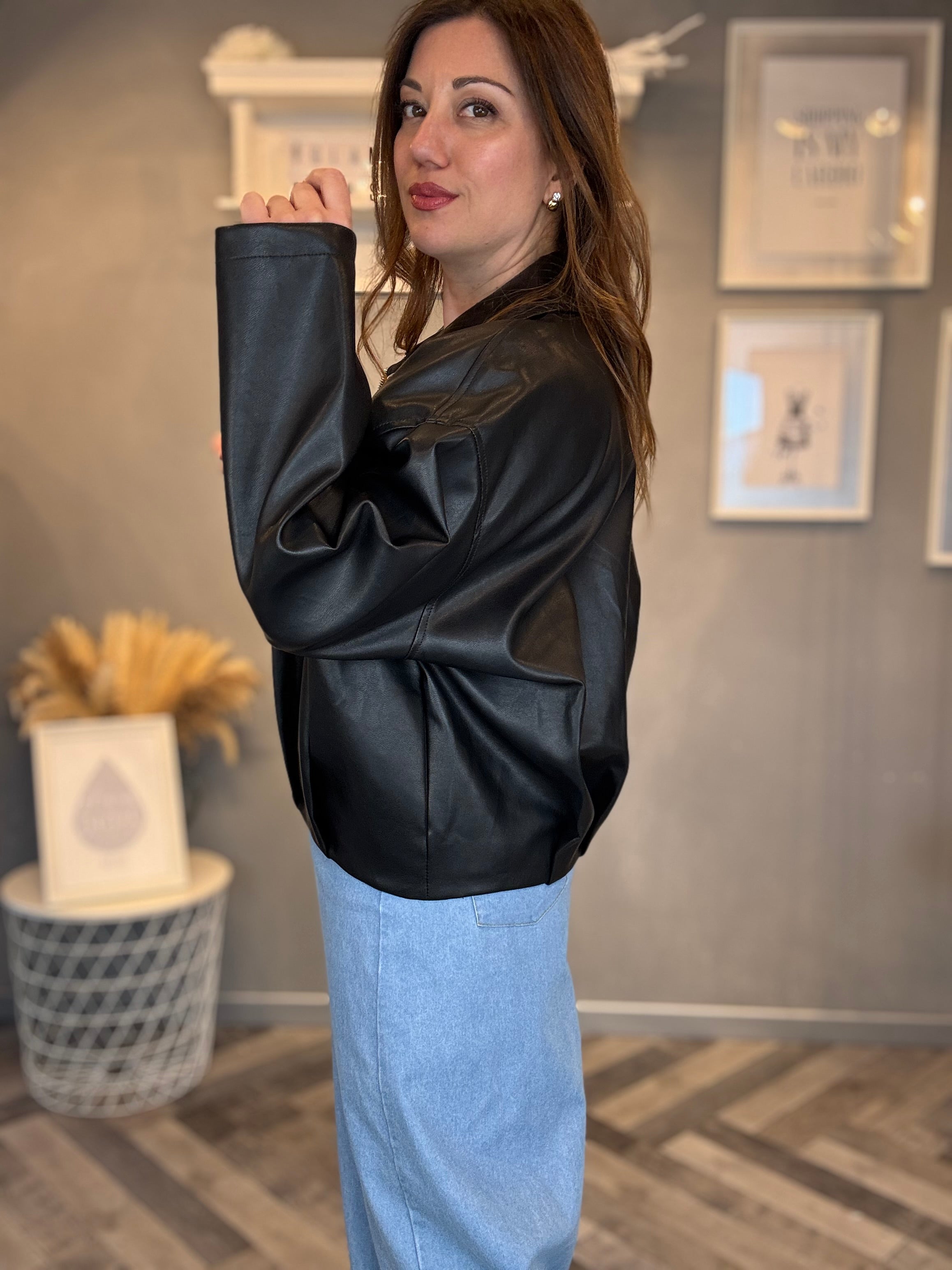 Bomber ecopelle collo intrecciato nero