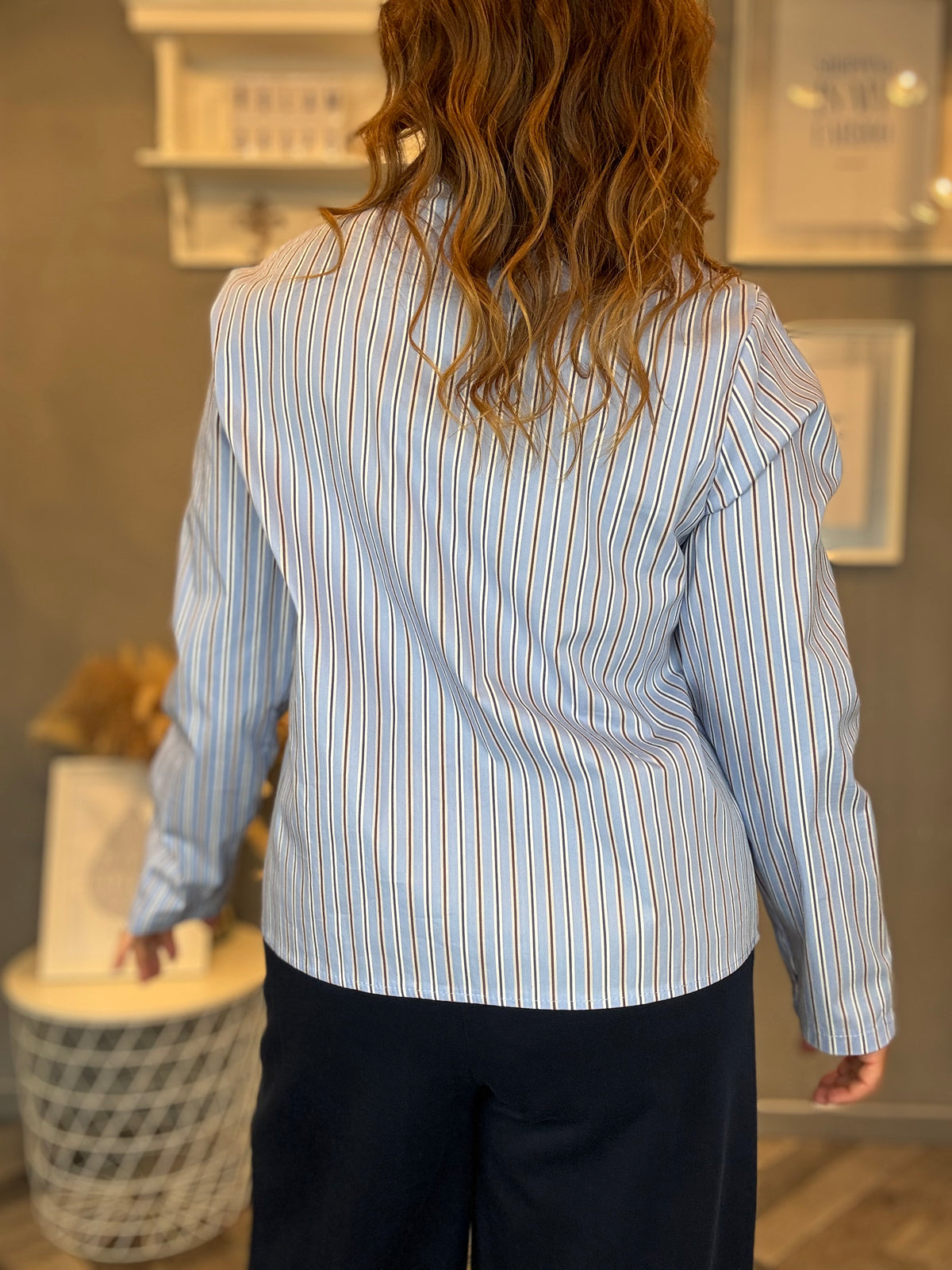Camicia alamari celeste a righe