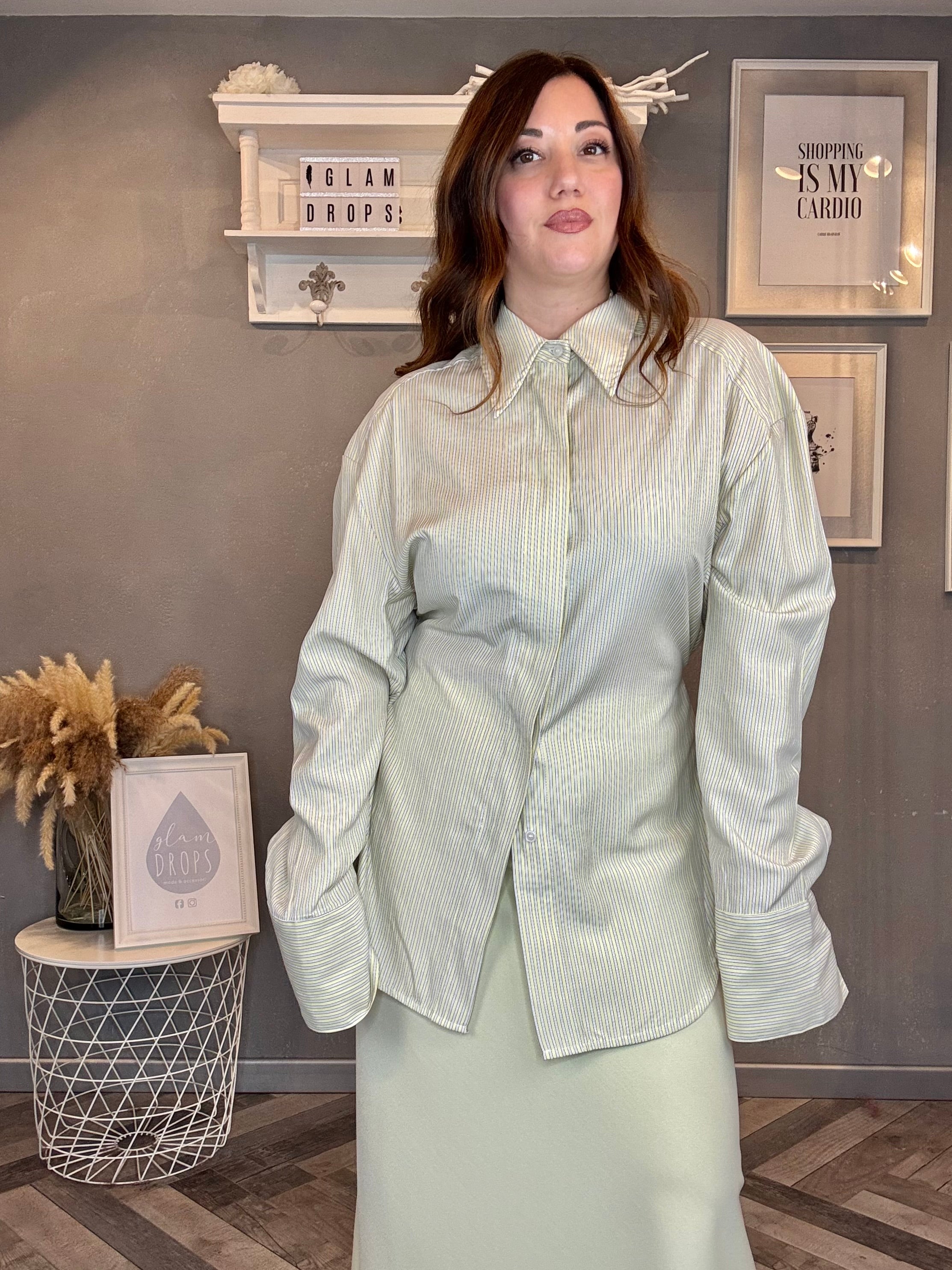 Camicia a righe bianche con laccio