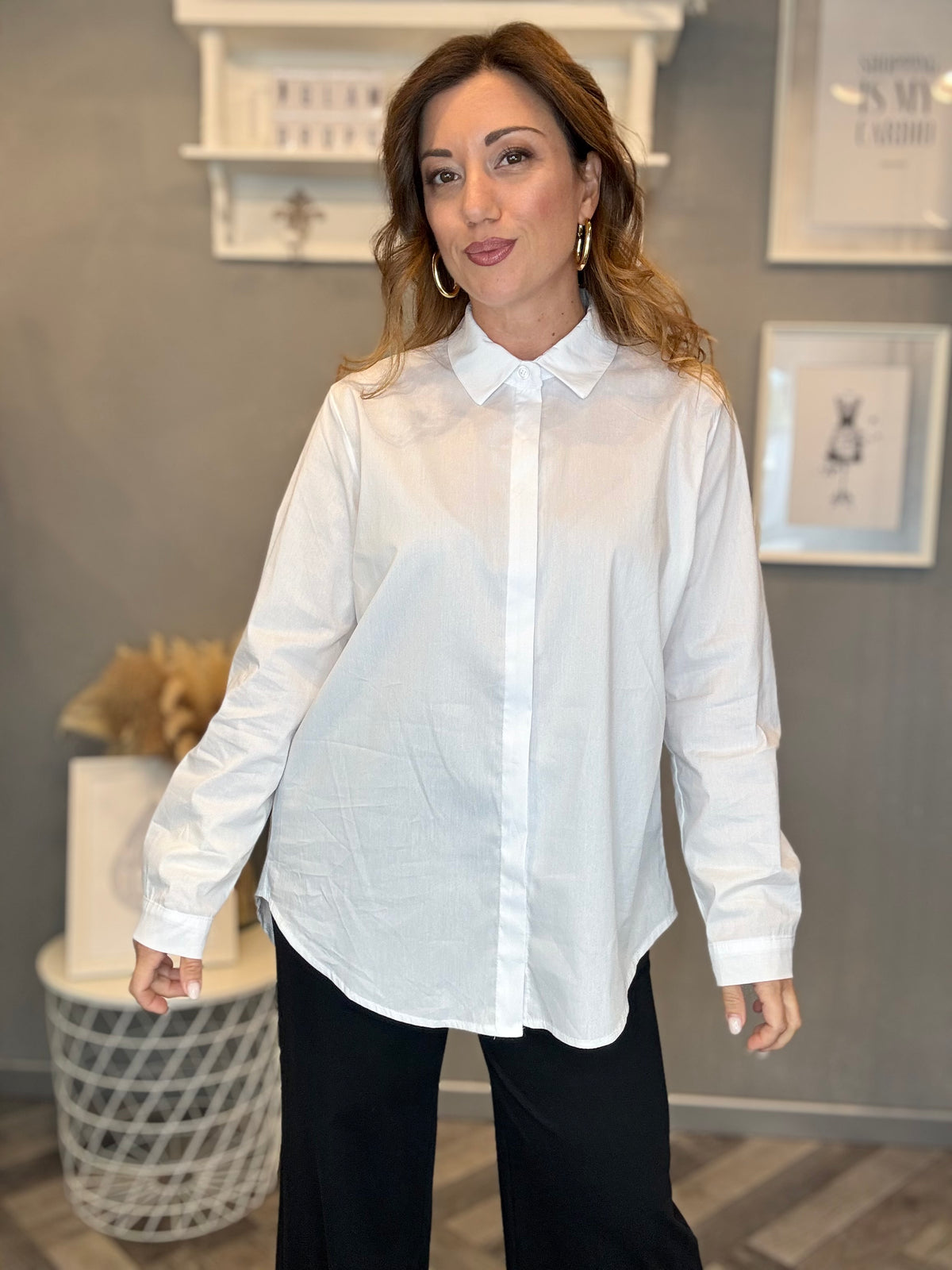 Camicia over Essential bianca
