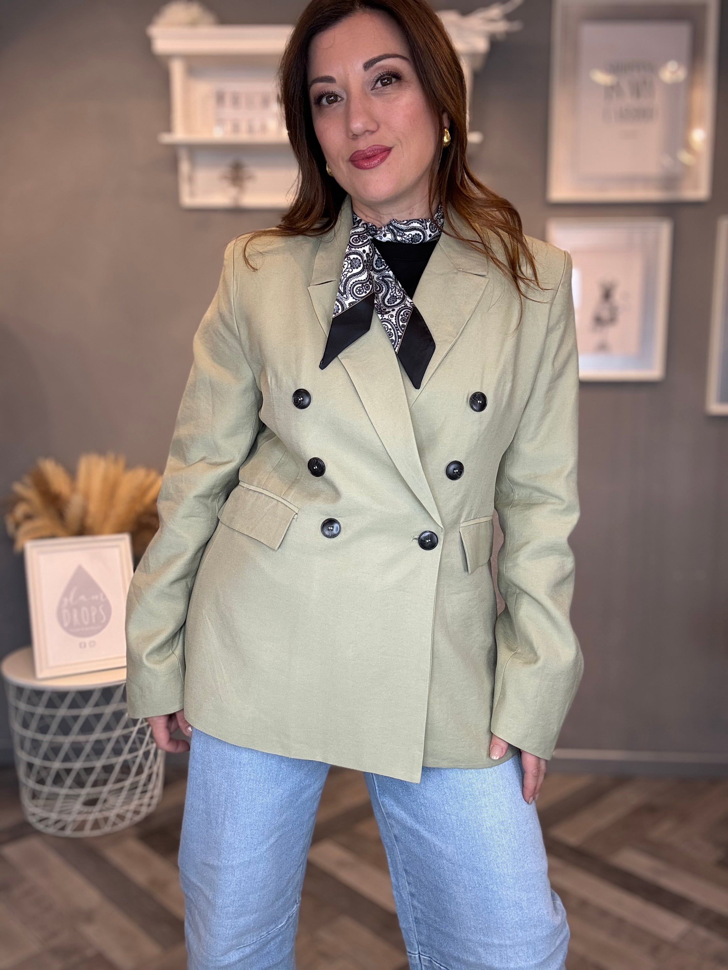 Blazer salvia con foulard