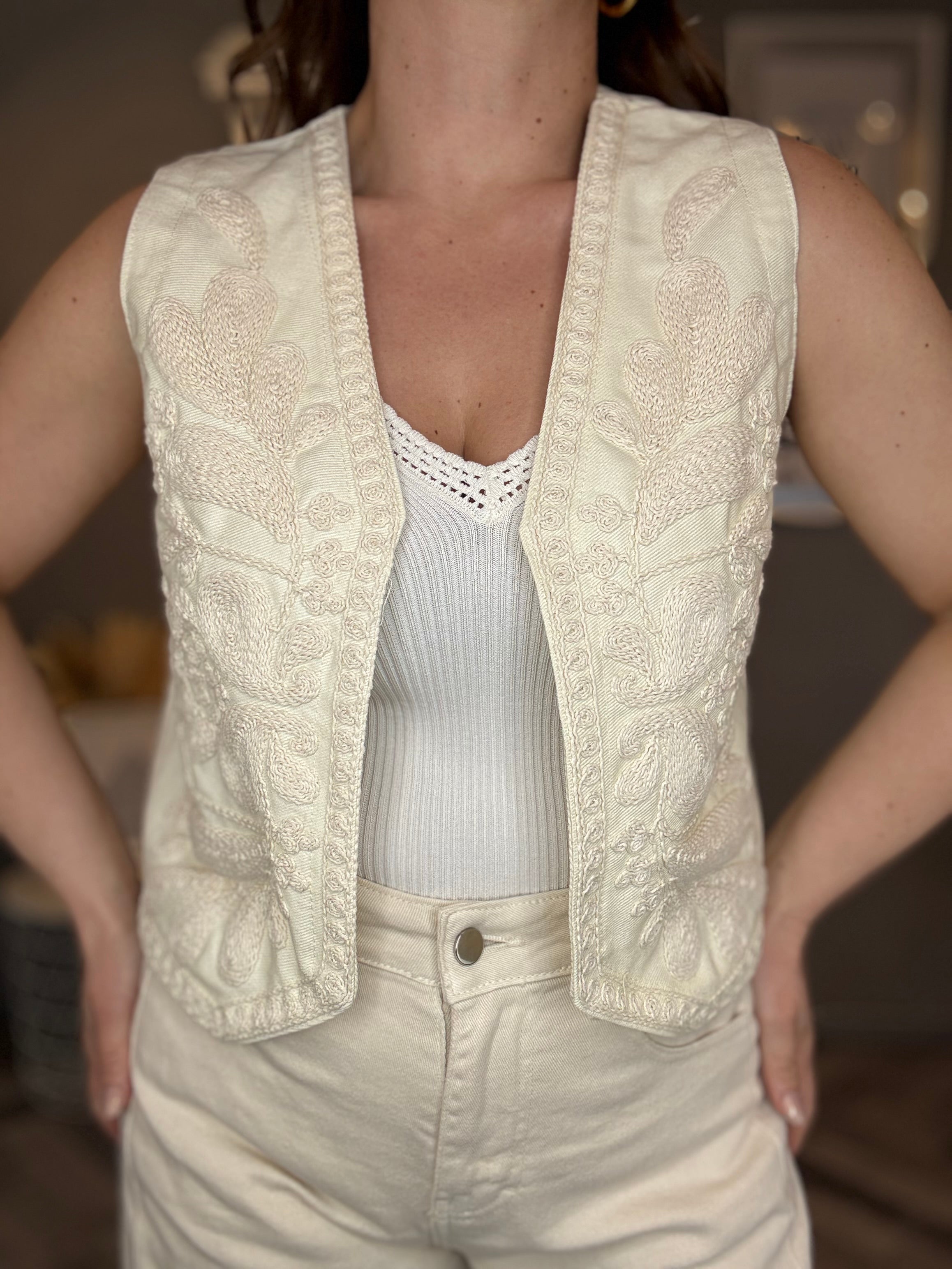 Gilet panna con ricamo
