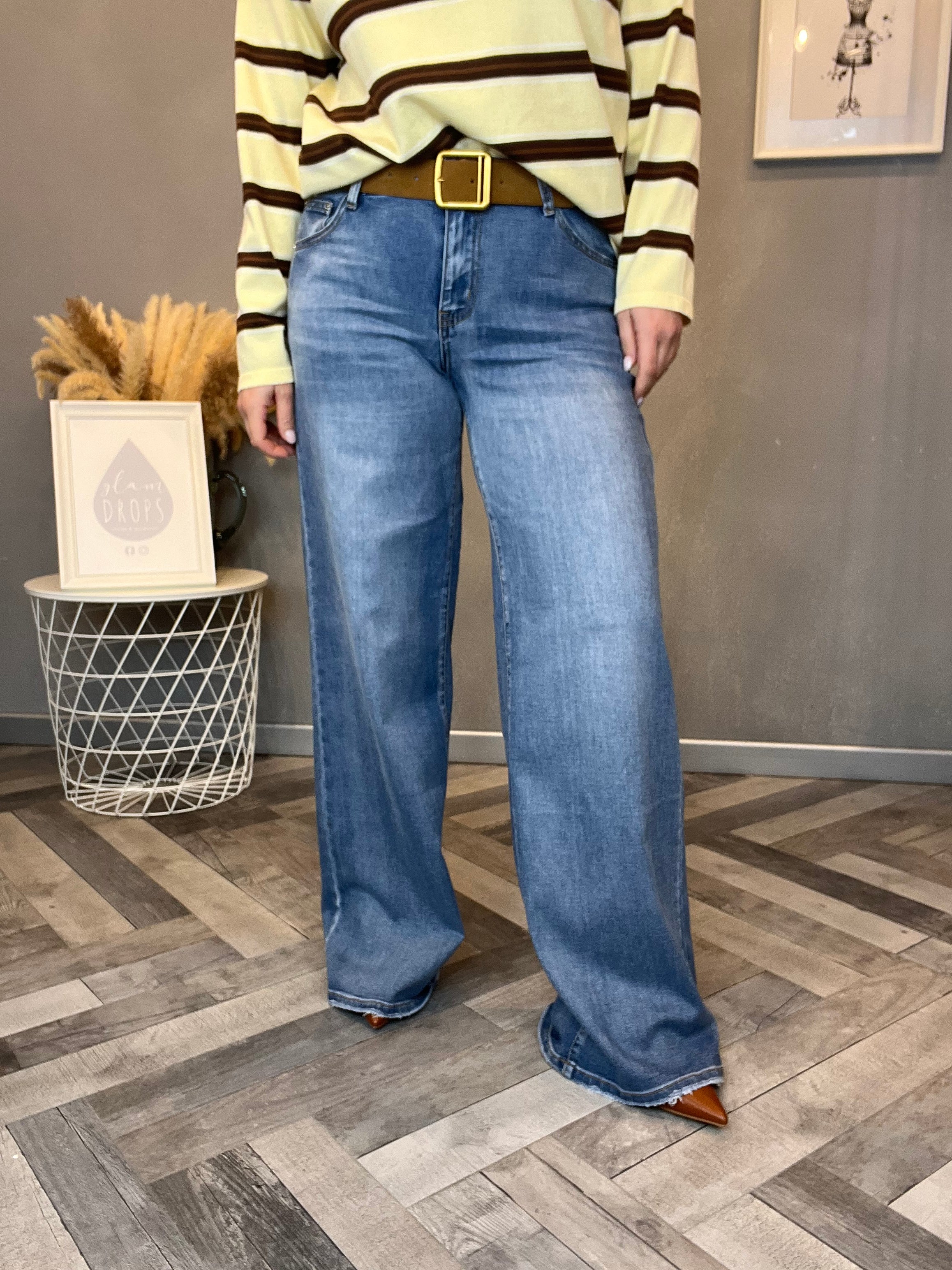 Jeans relax fit con cintura