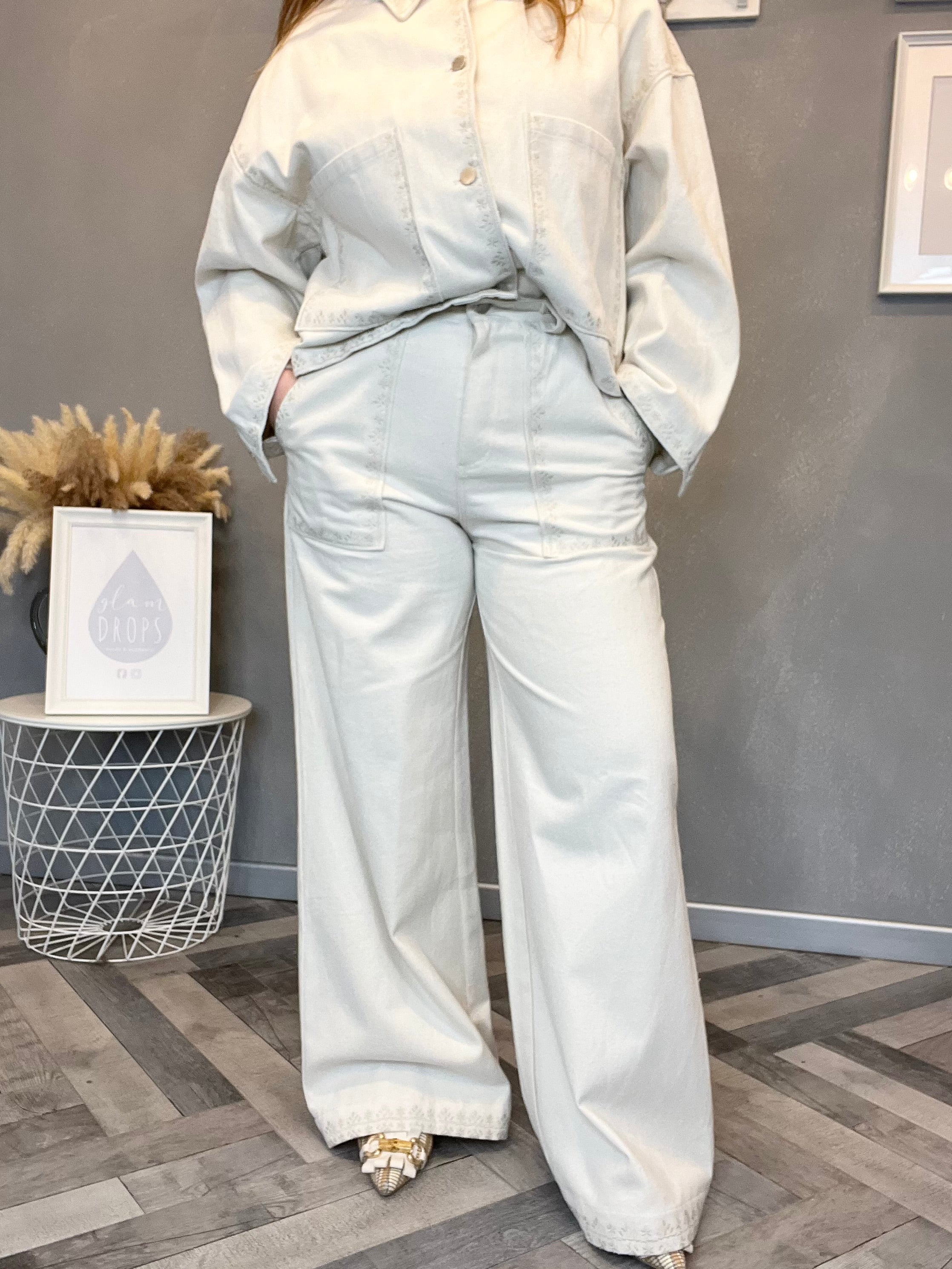 Jeans wide leg con ricami