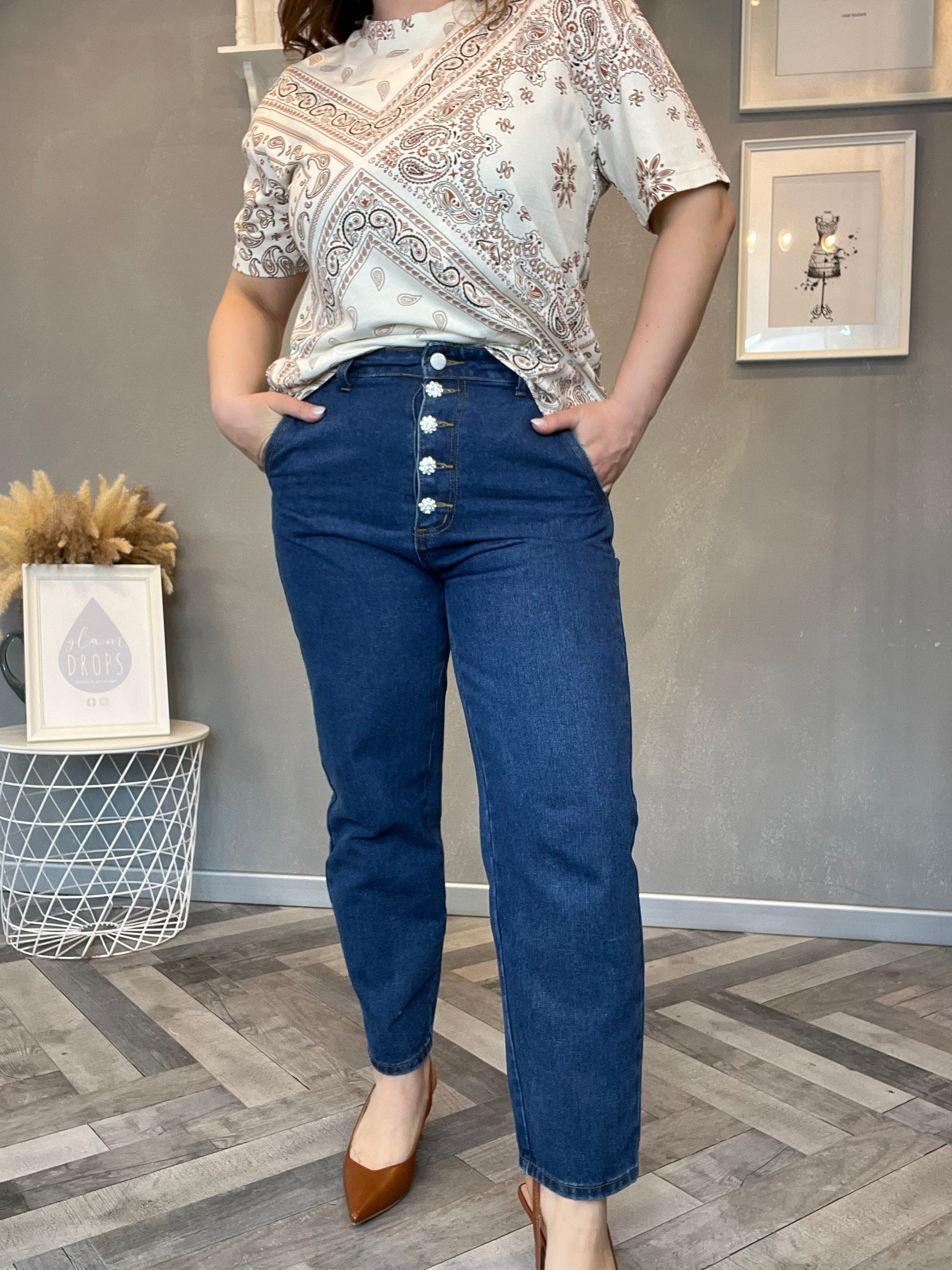 Jeans mom fit con bottoni gioiello lavaggio scuro