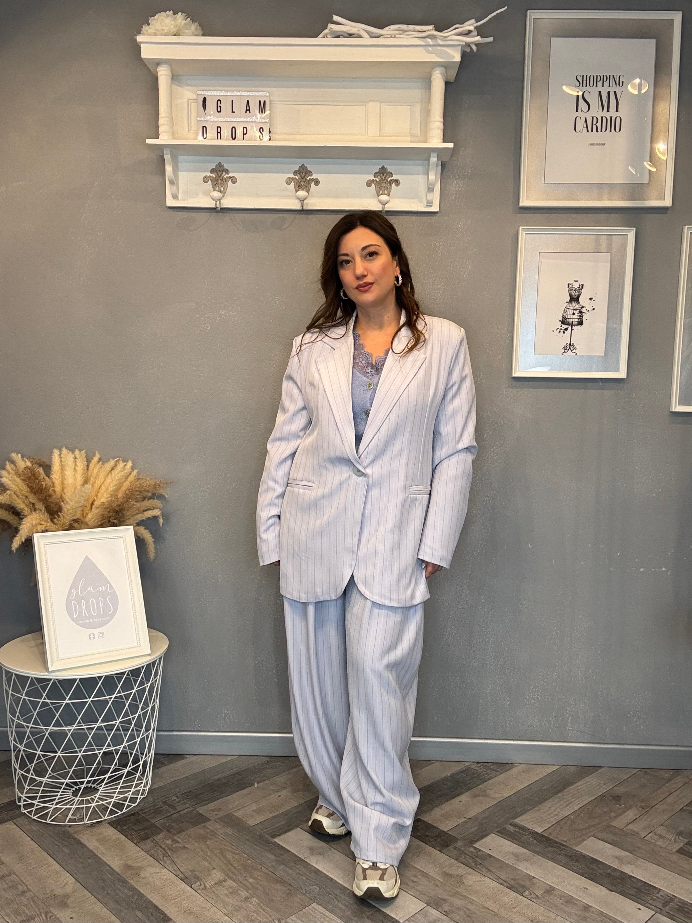 Tailleur a righe celeste polvere