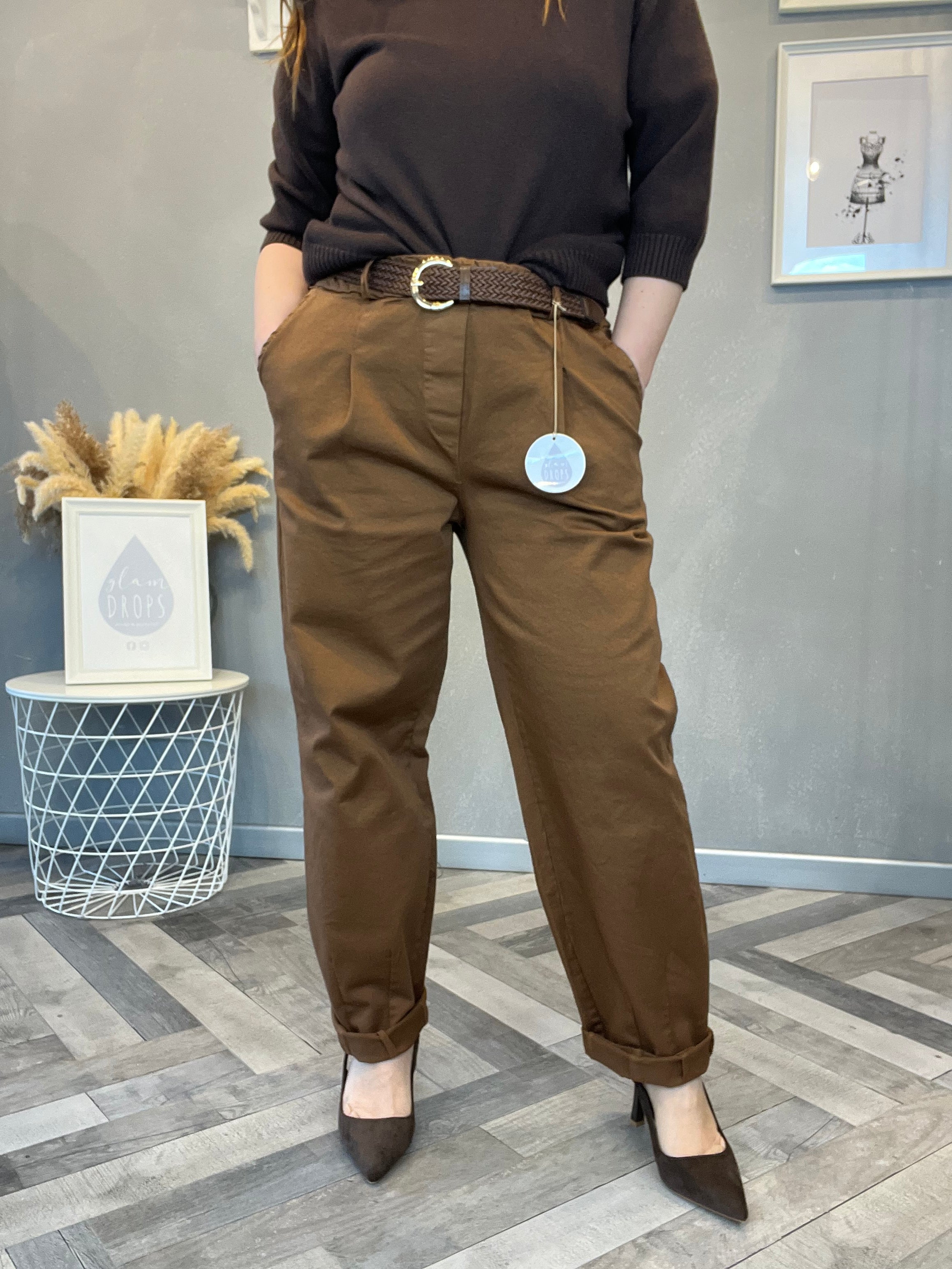 Pantalone carrot cioccolato con cintura