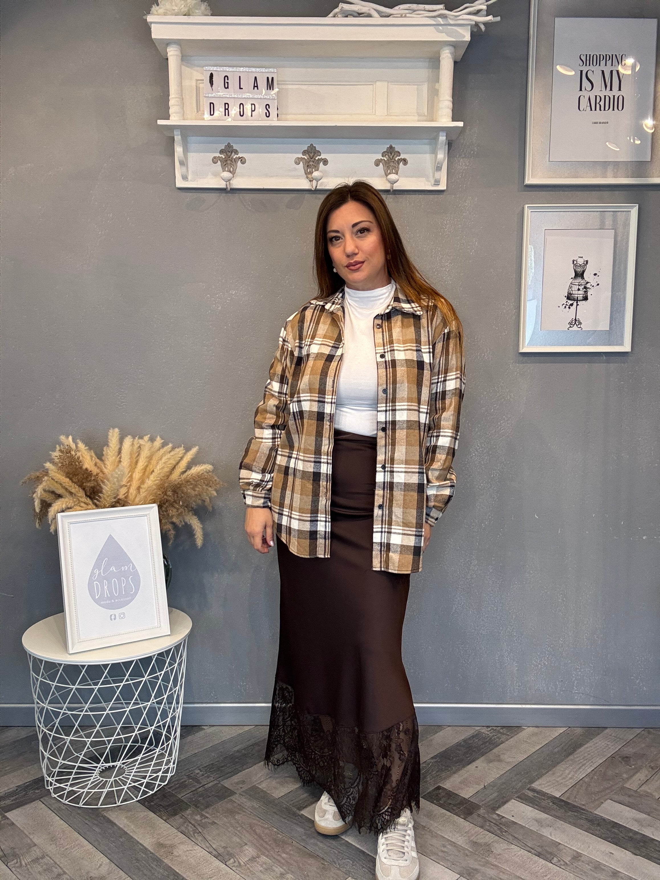 Gonna in satin con pizzo moro