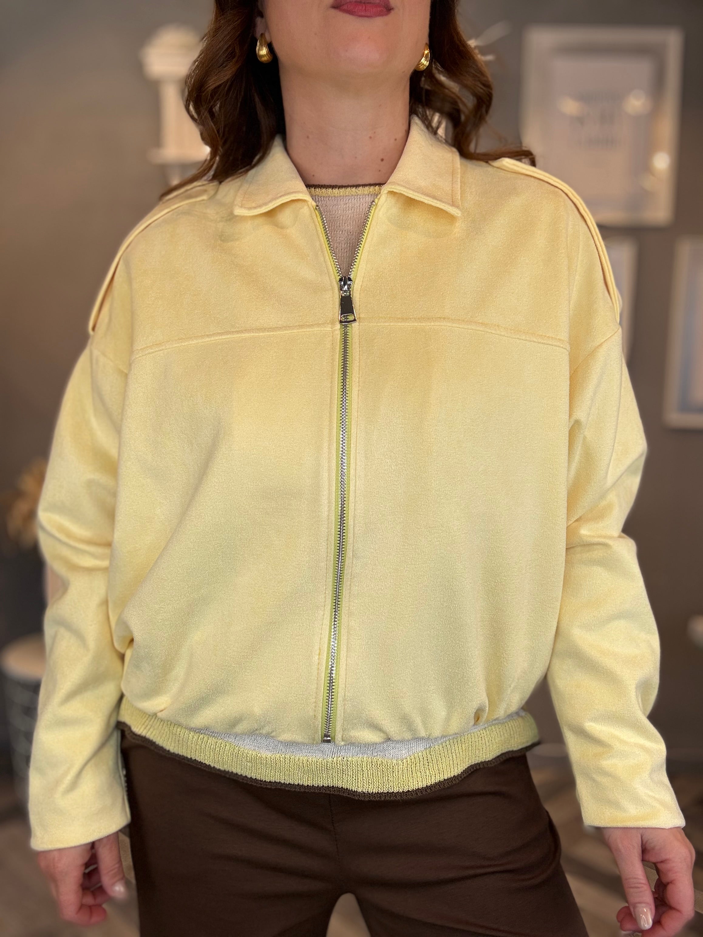 Bomber in eco suede giallo pastello