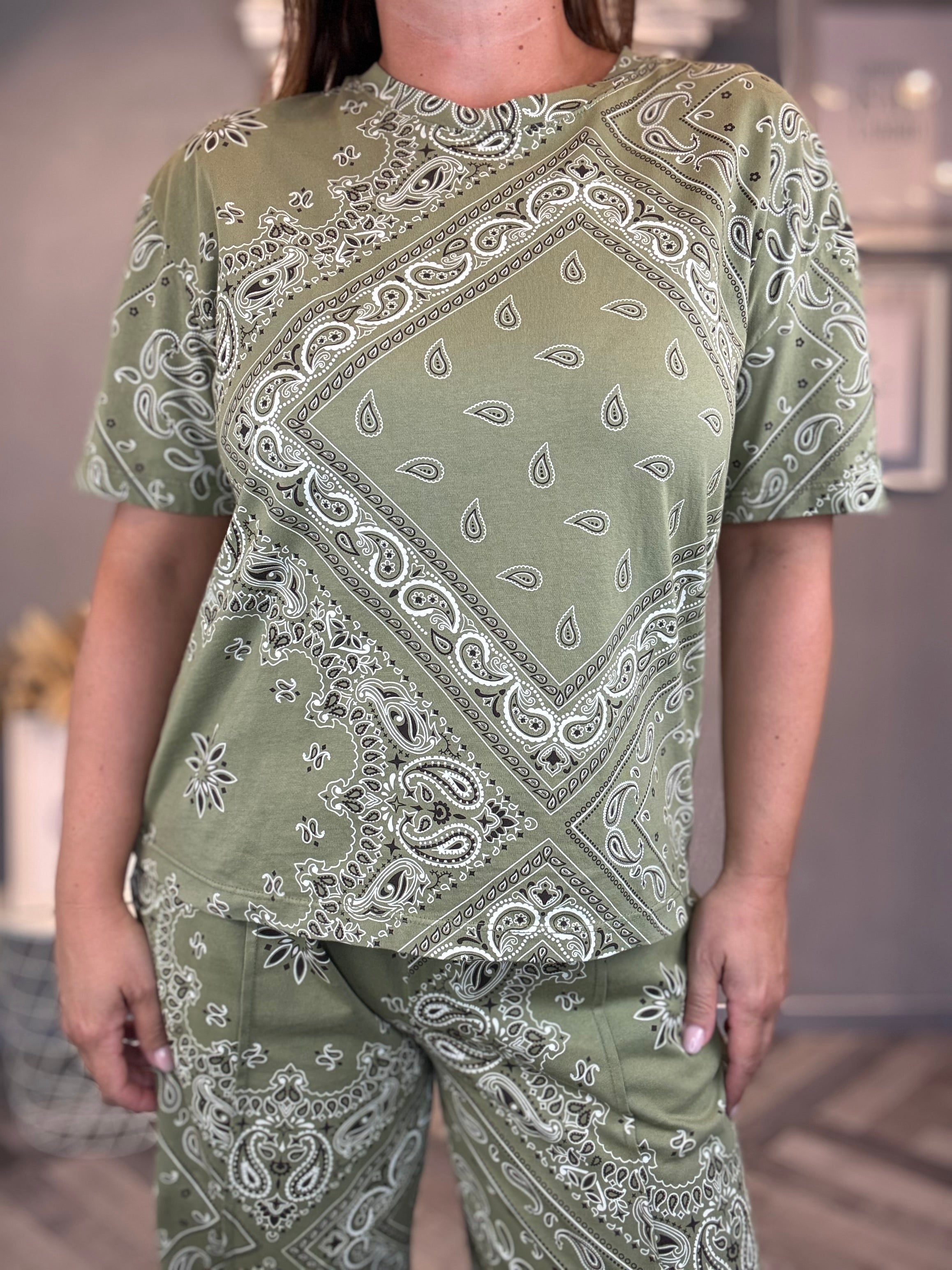 Lumina t-shirt paisley bandana