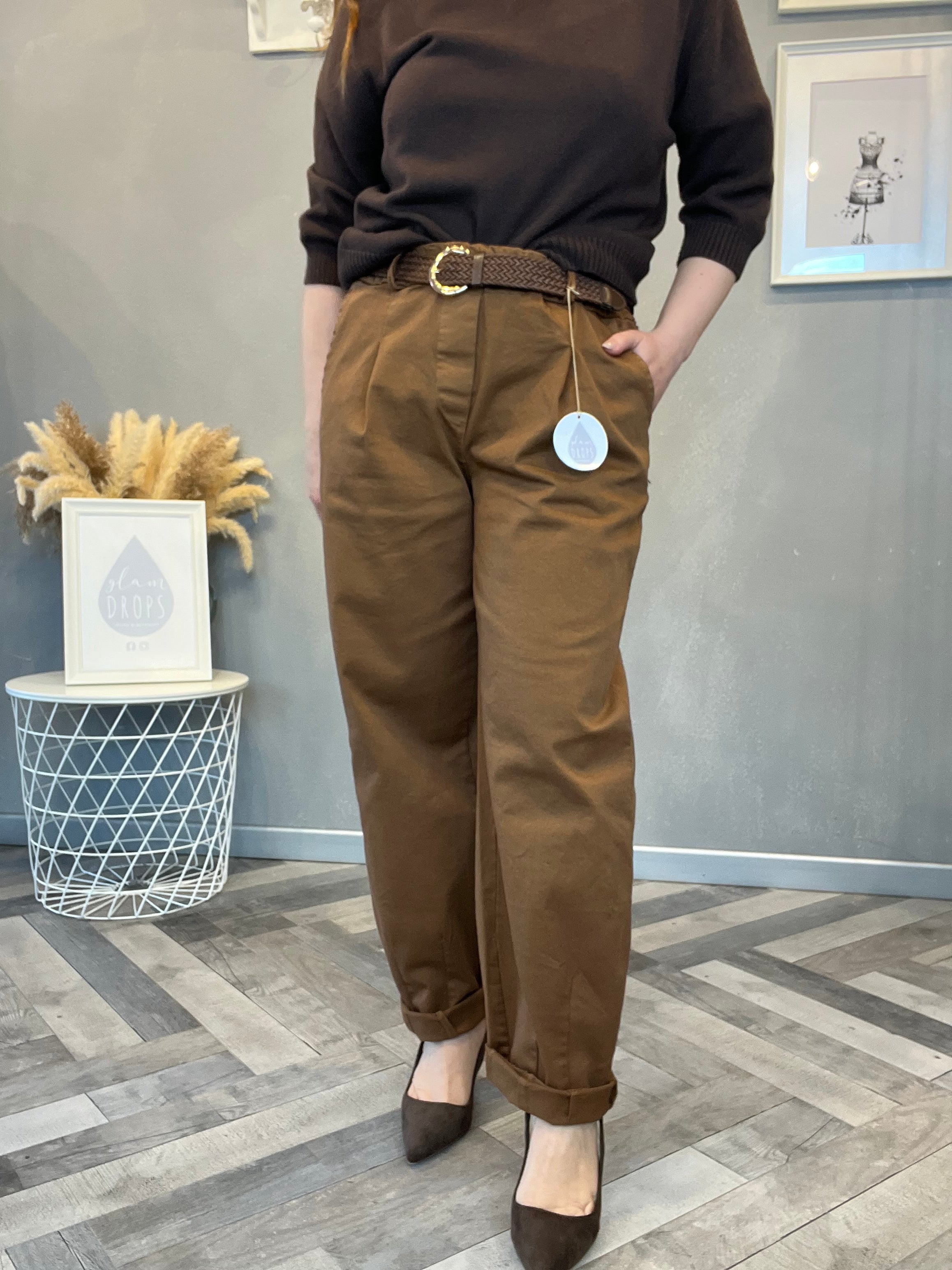 Pantalone carrot cioccolato con cintura