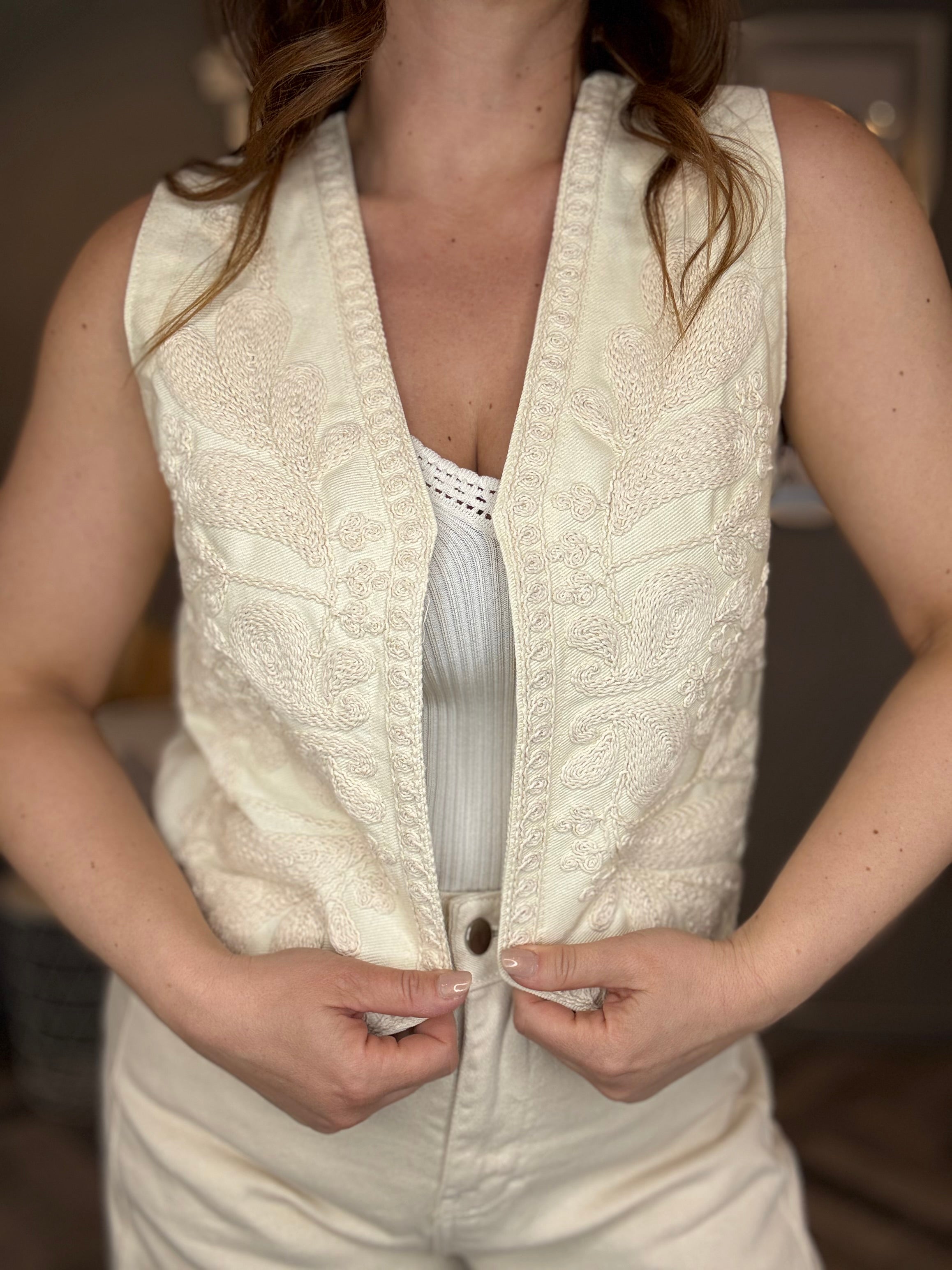 Gilet panna con ricamo